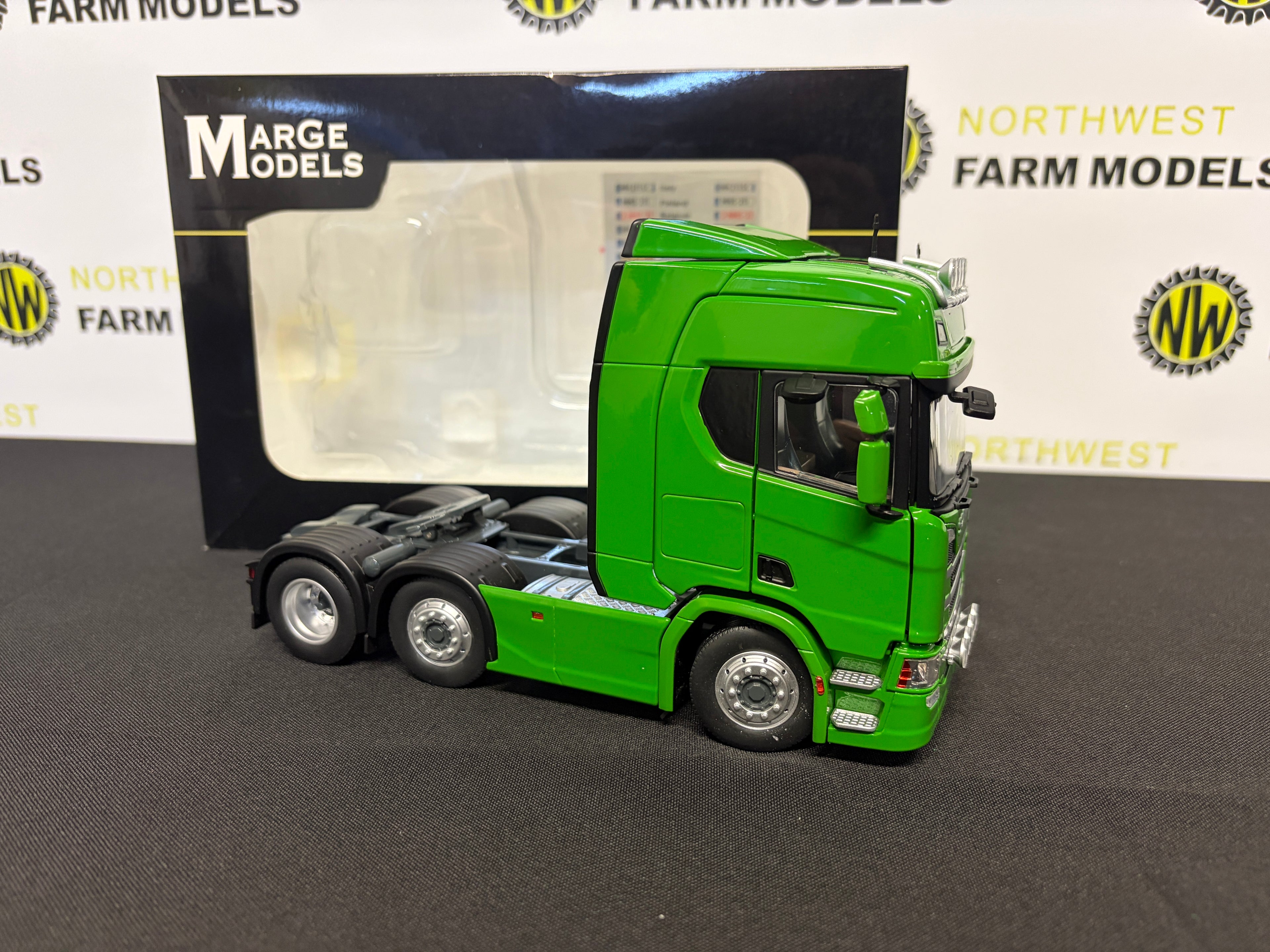 MARGE MODELS 2015-06 1:32 SCALE SCANIA R500 6X2 BRIGHT GREEN