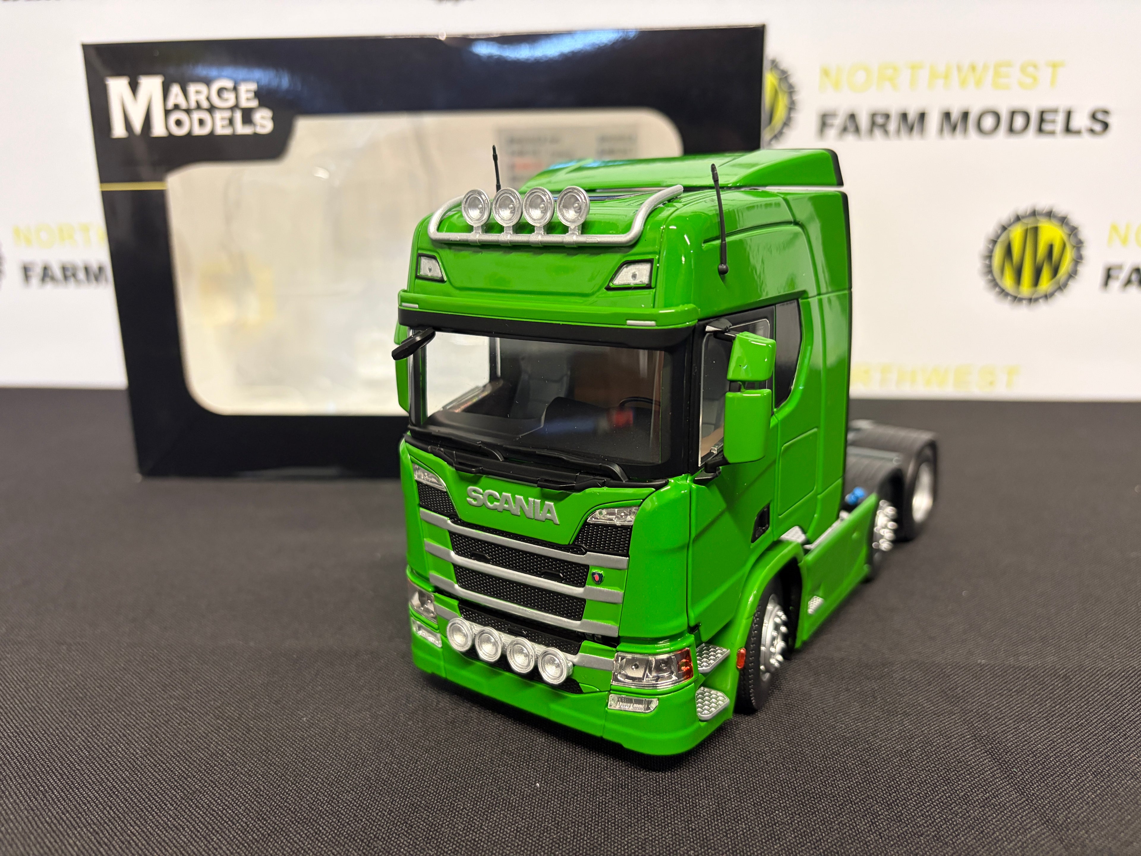 MARGE MODELS 2015-06 1:32 SCALE SCANIA R500 6X2 BRIGHT GREEN