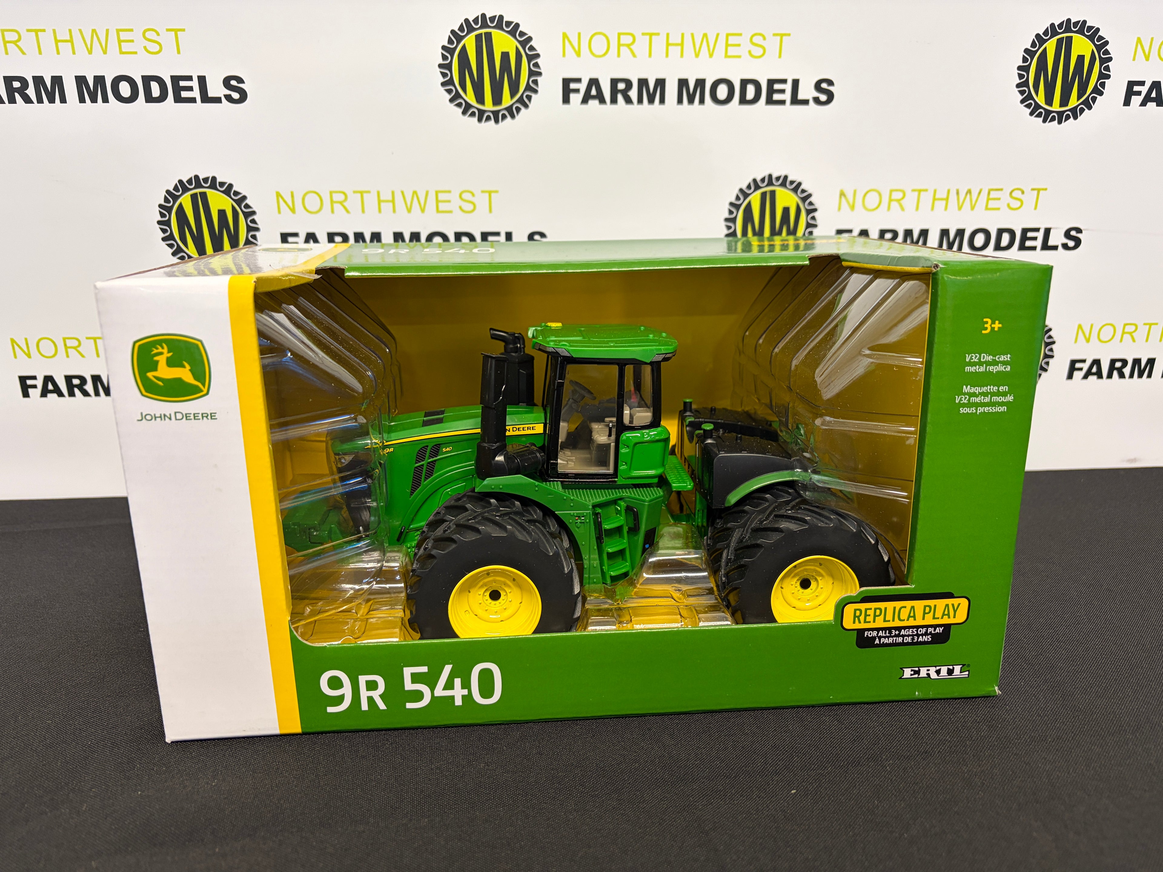 ERTL 45773 1:32 SCALE JOHN DEERE 9R 540 TRACTOR