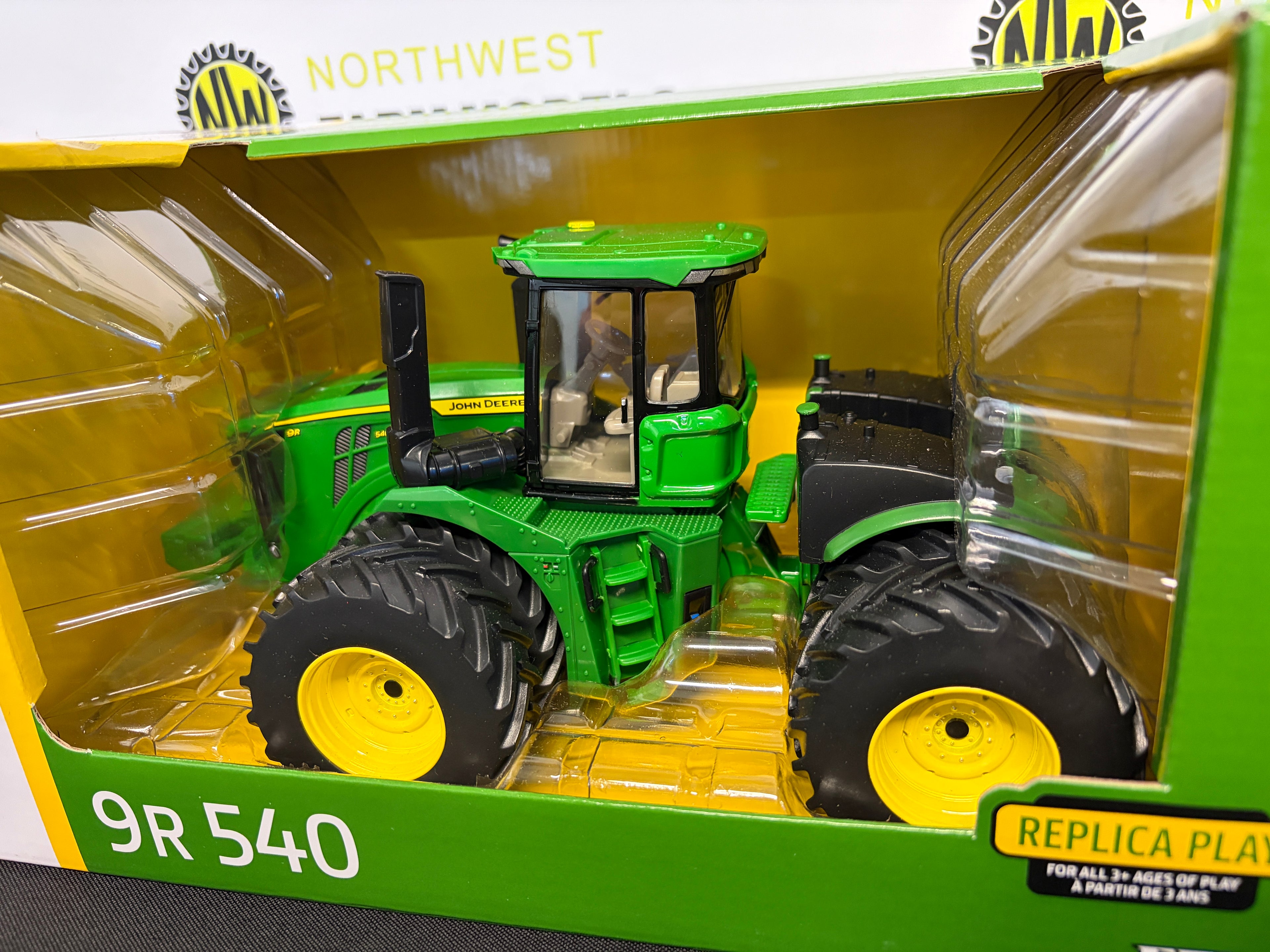 ERTL 45773 1:32 SCALE JOHN DEERE 9R 540 TRACTOR