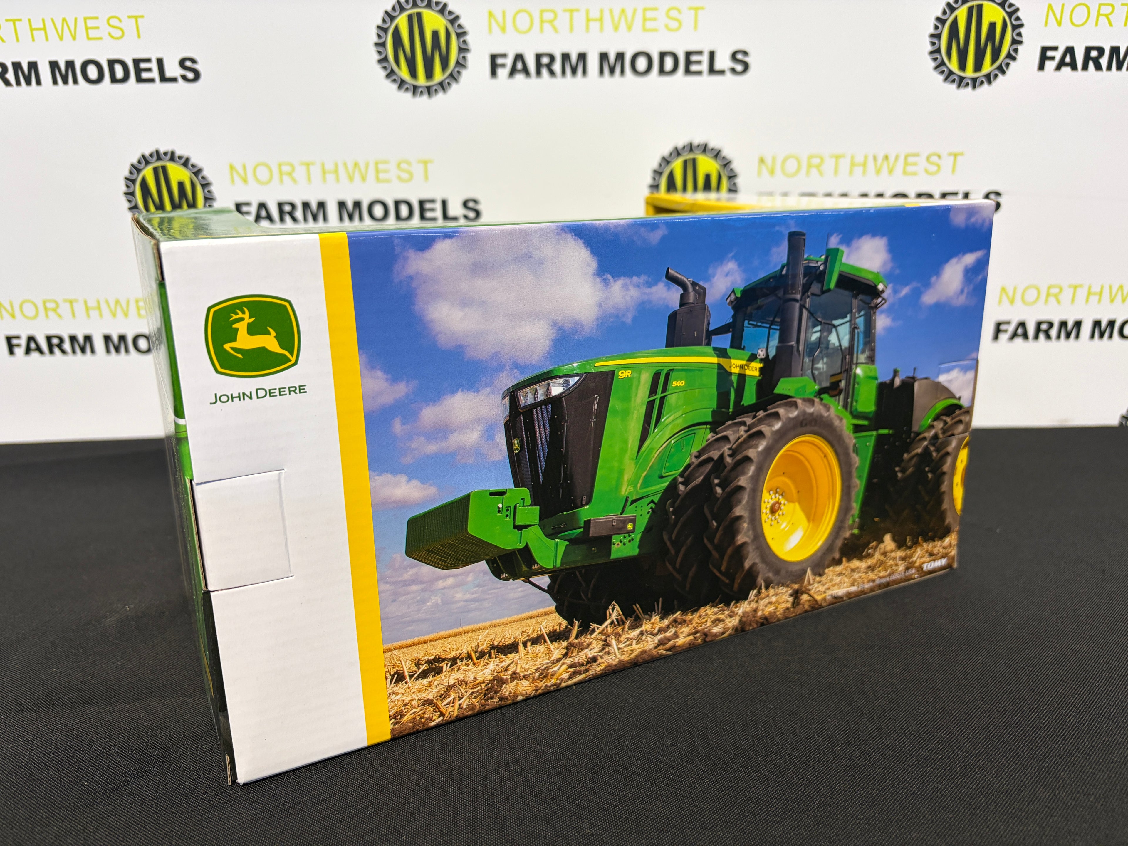 ERTL 45773 1:32 SCALE JOHN DEERE 9R 540 TRACTOR