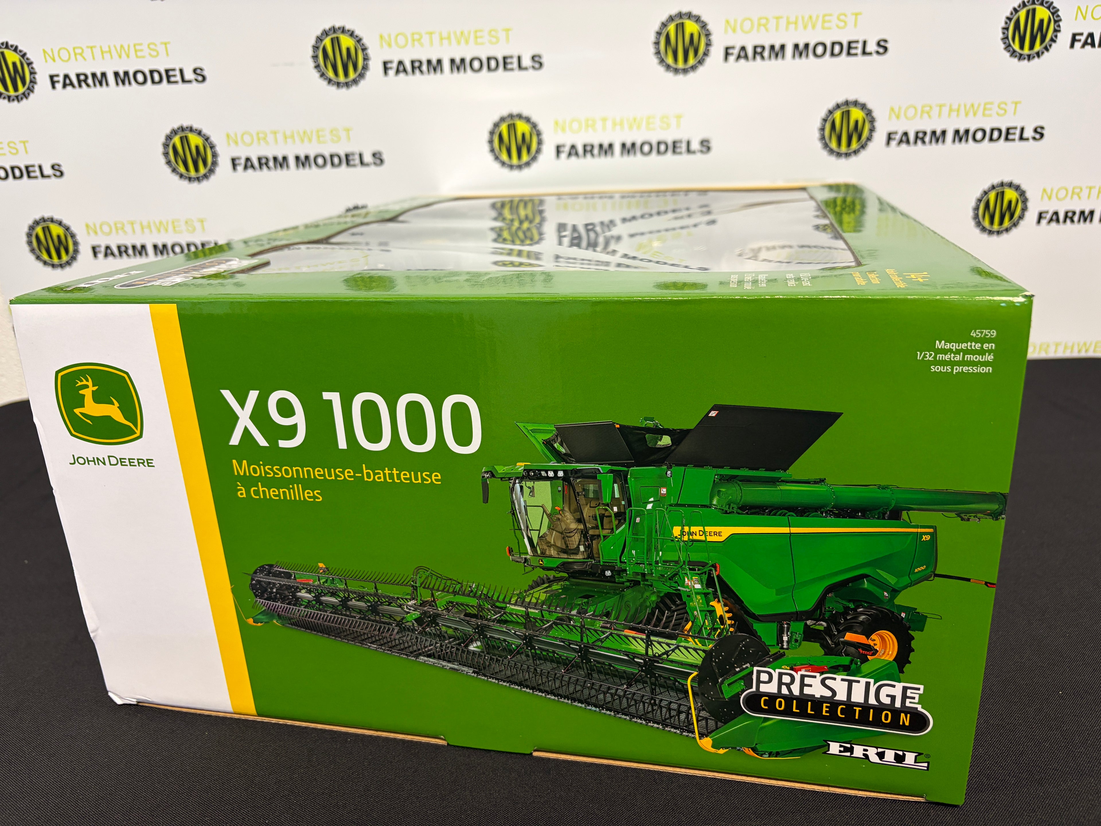 ERTL 45759 1:32 SCALE JOHN DEERE X9 1000 TRACKED COMBINE HARVESTER WITH 2 HEADERS