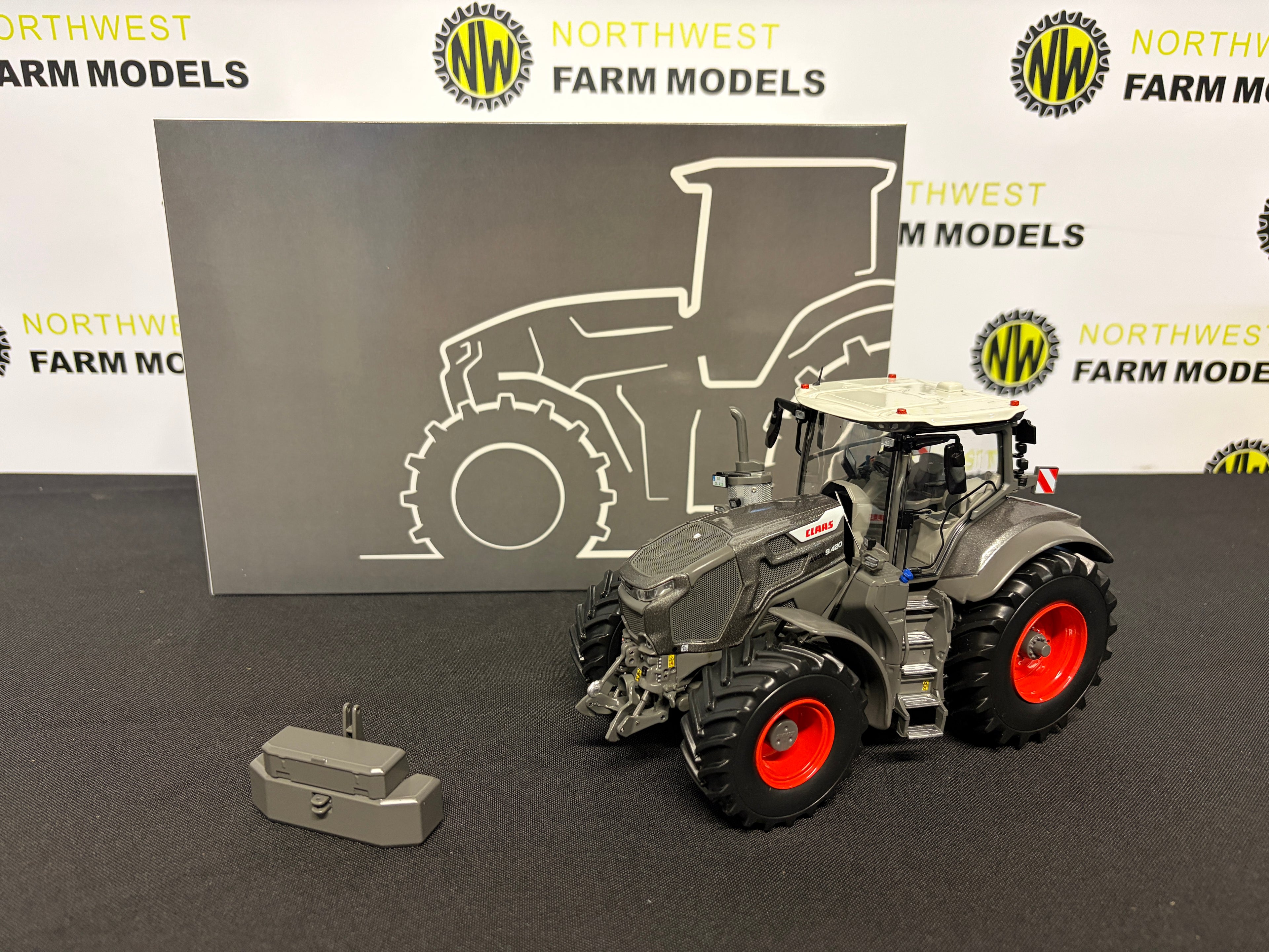 MARGE MODELS 0002675060 1:32 SCALE CLAAS AXION 9.420 CMATIC GREY LIMITED EDITION