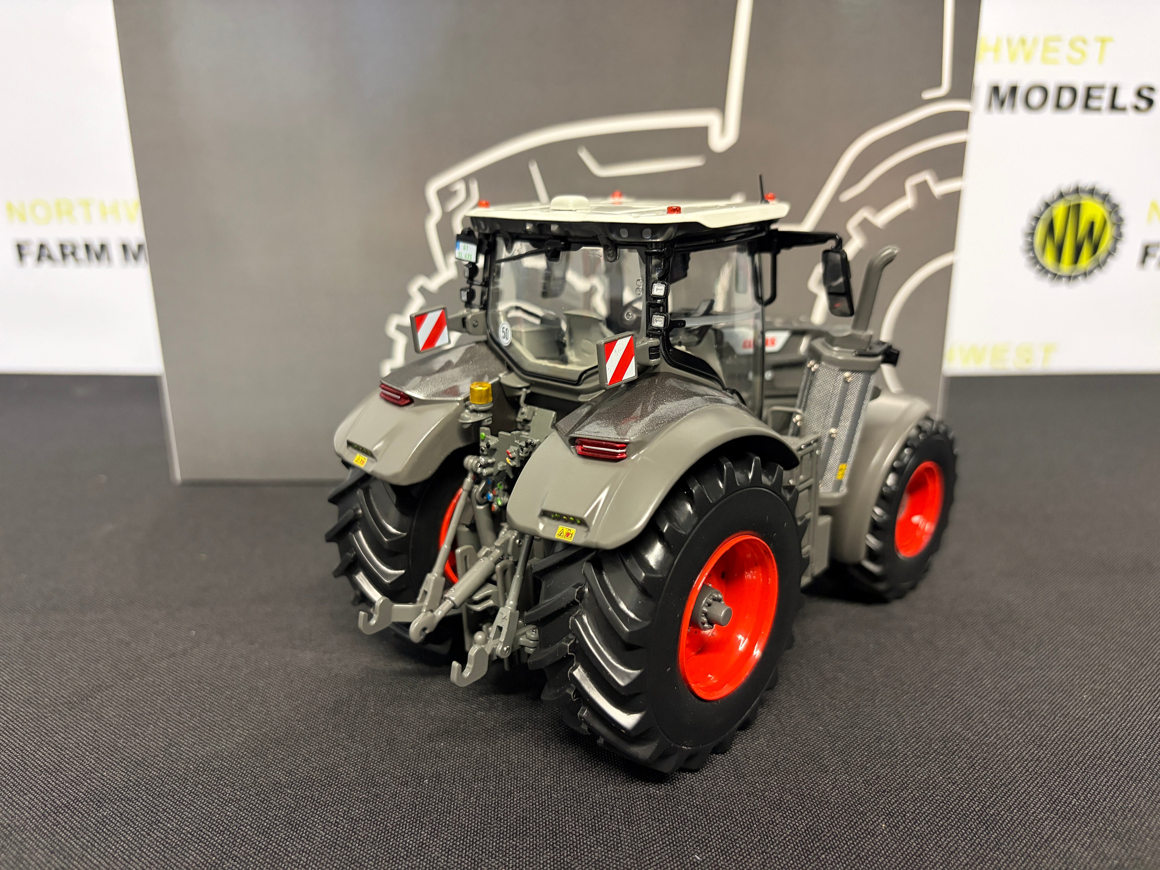 MARGE MODELS 0002675060 1:32 SCALE CLAAS AXION 9.420 CMATIC GREY LIMITED EDITION