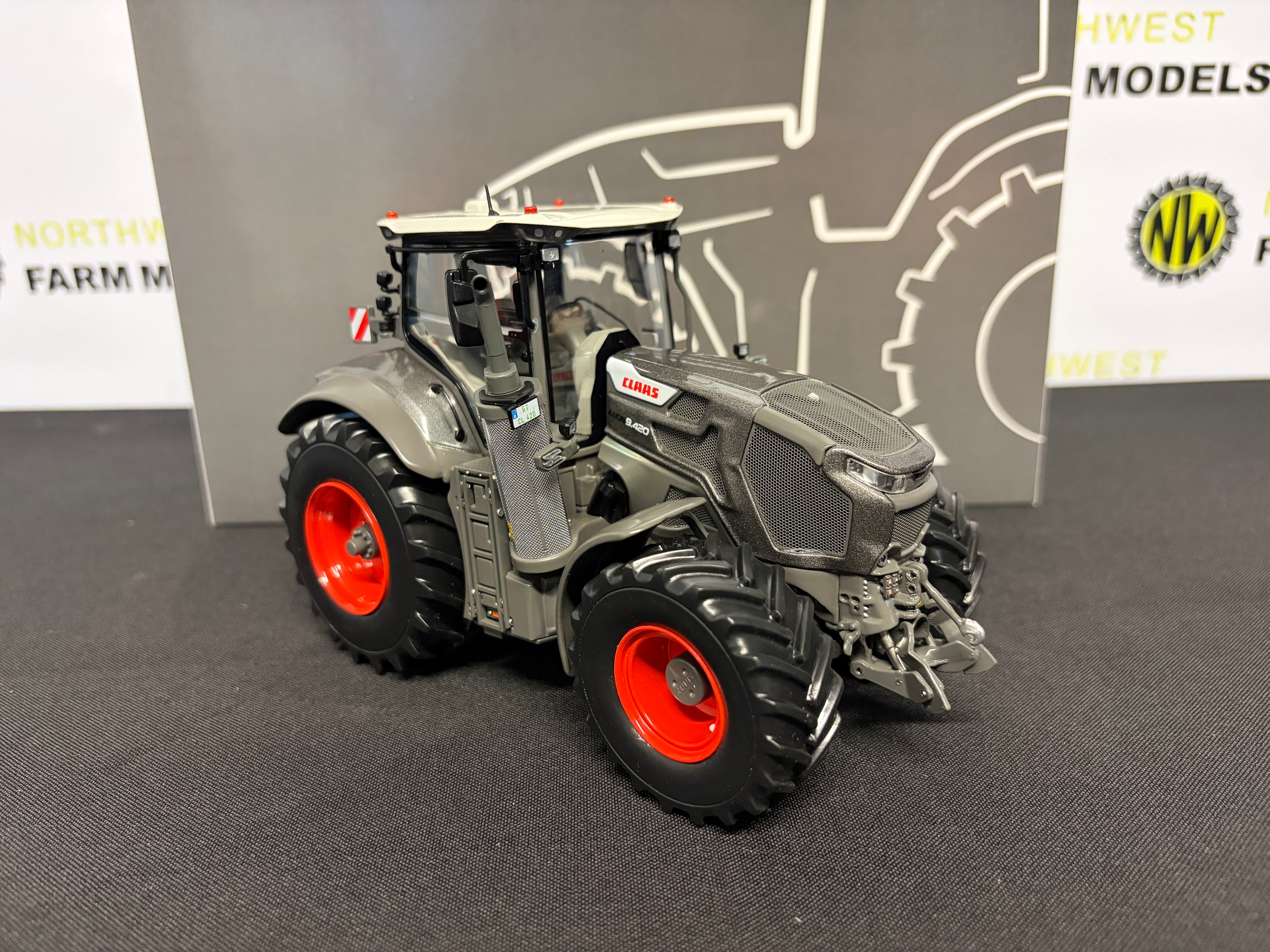 MARGE MODELS 0002675060 1:32 SCALE CLAAS AXION 9.420 CMATIC GREY LIMITED EDITION