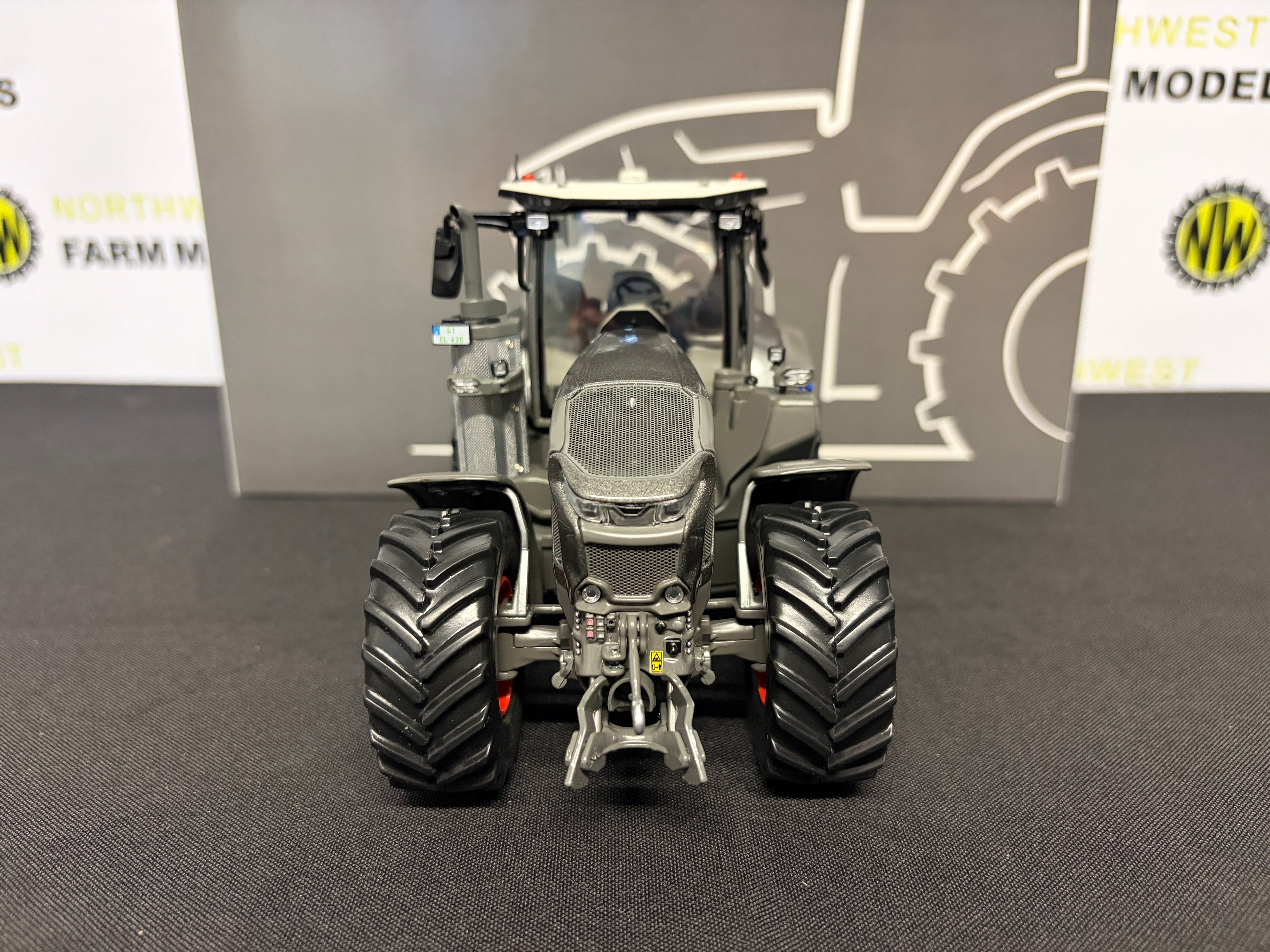 MARGE MODELS 0002675060 1:32 SCALE CLAAS AXION 9.420 CMATIC GREY LIMITED EDITION