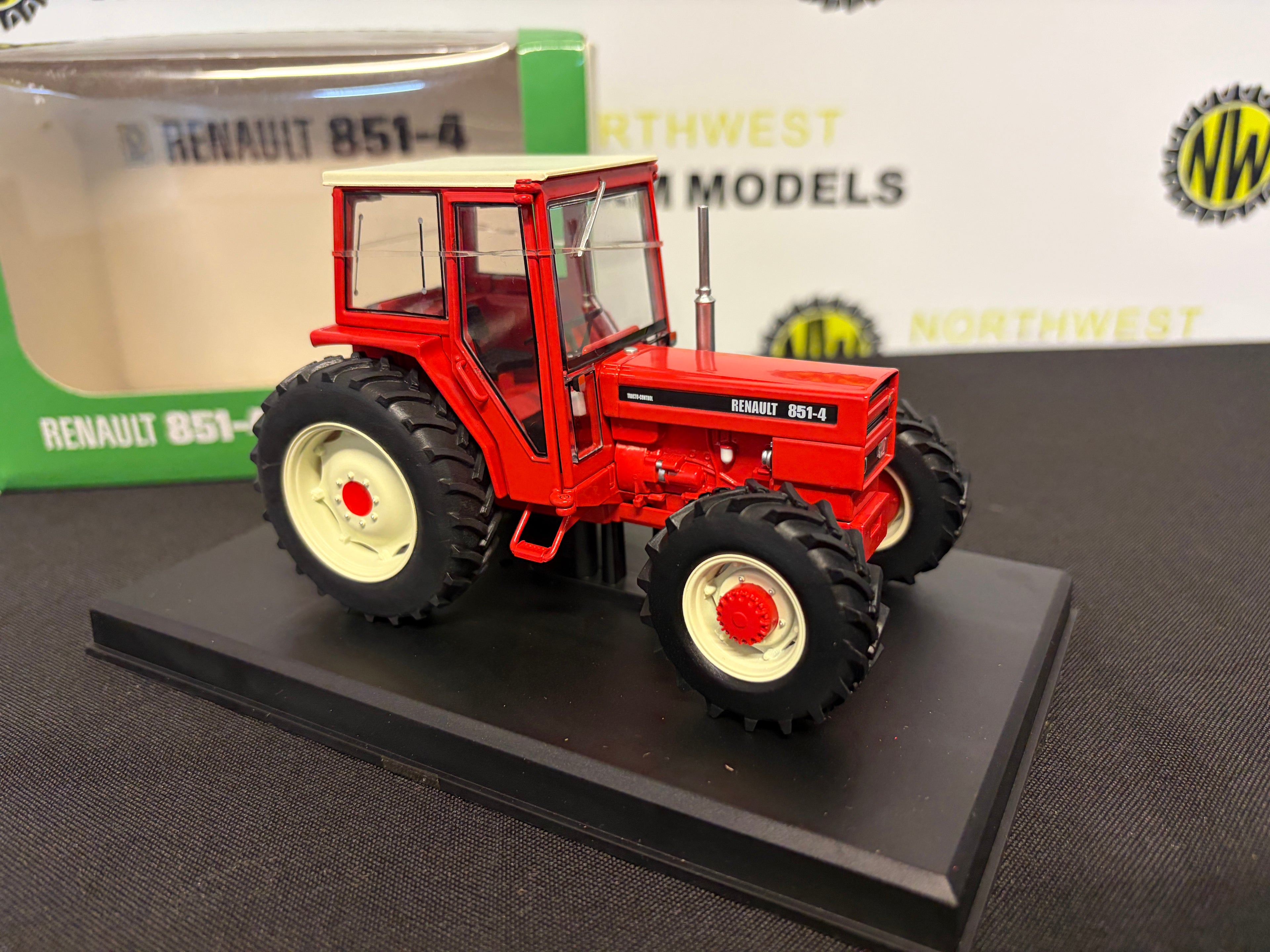 REPLICAGRI 124 1:32 SCALE RENAULT 851-4 TRACTOR