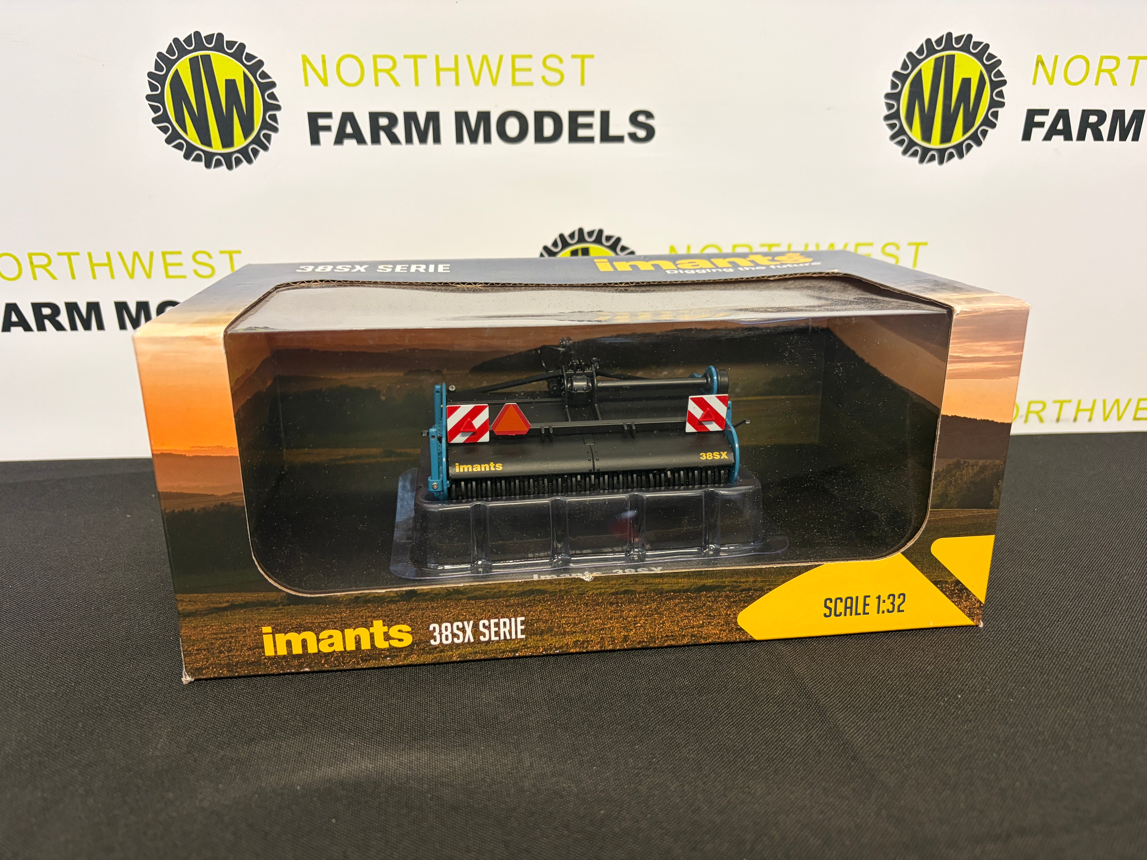 UNIVERSAL HOBBIES 6286 1:32 SCALE IMANTS 38 SX SPADING MACHINE