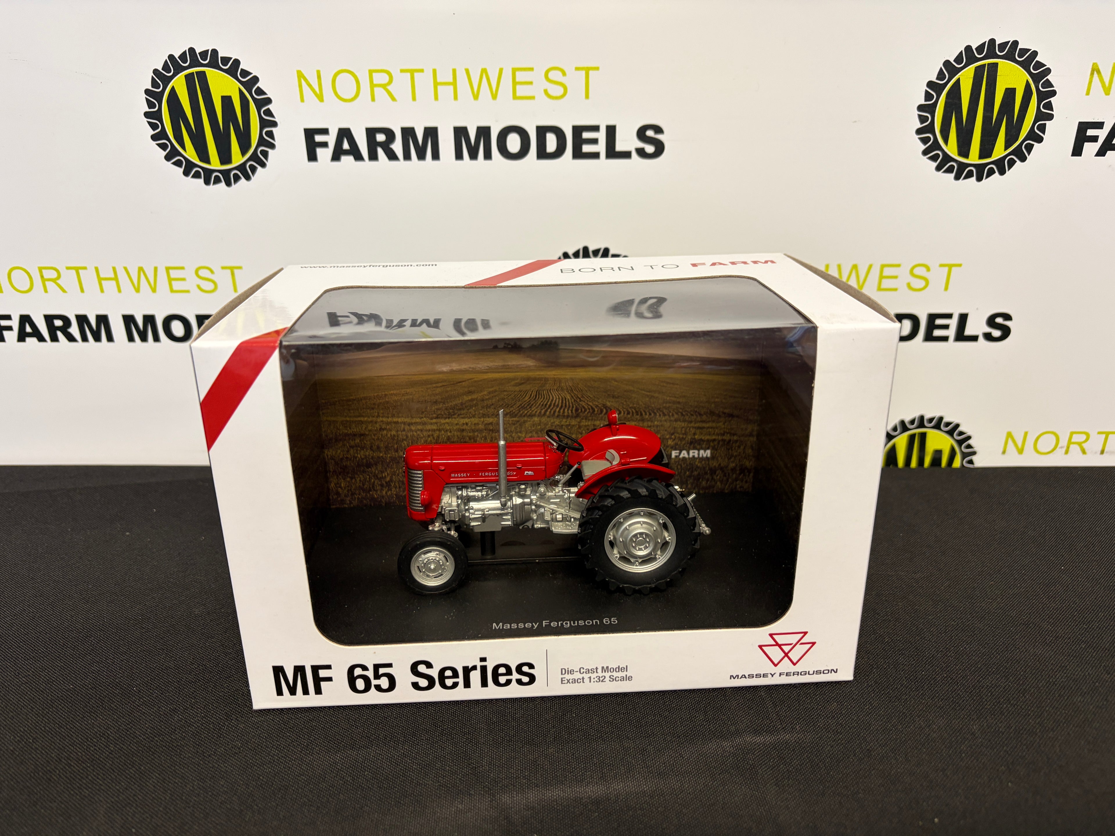 UNIVERSAL HOBBIES 6269 1:32 SCALE MASSEY FERGUSON 65 "FLINT GREY"