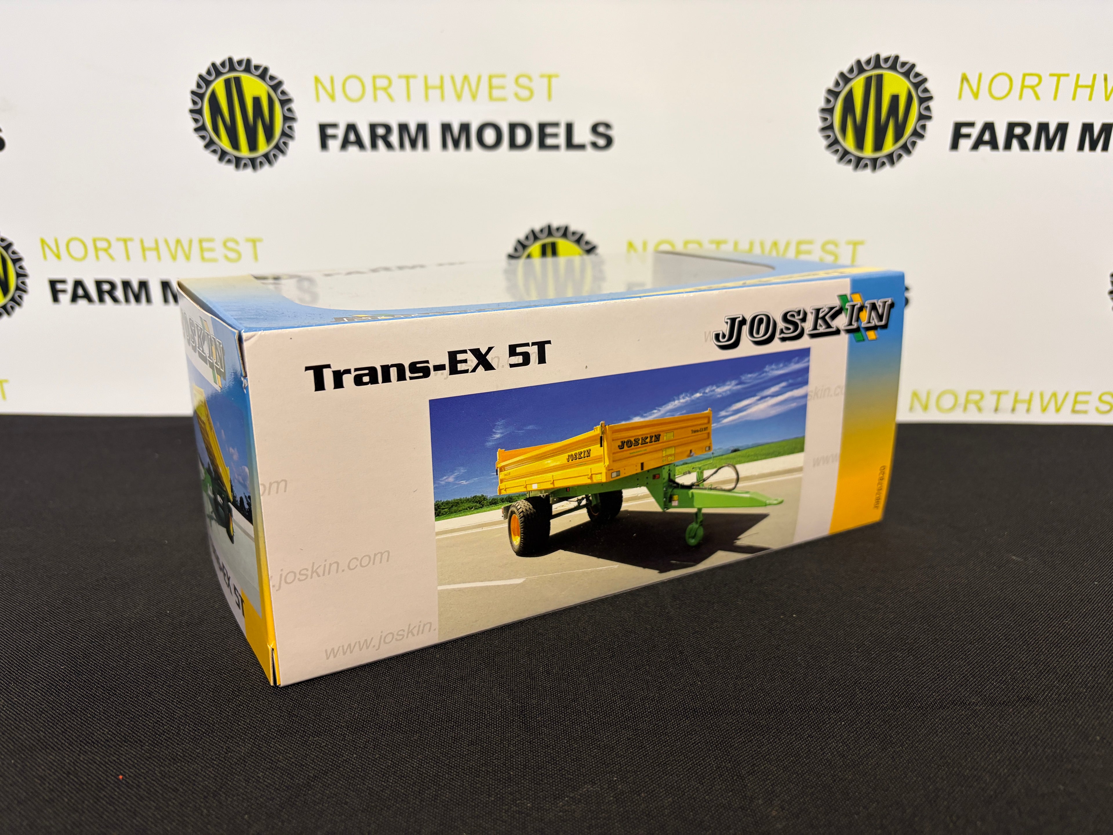 UNIVERSAL HOBBIES 4099 1:32 SCALE JOSKIN TRANS-EX 5T TIPPING TRAILER
