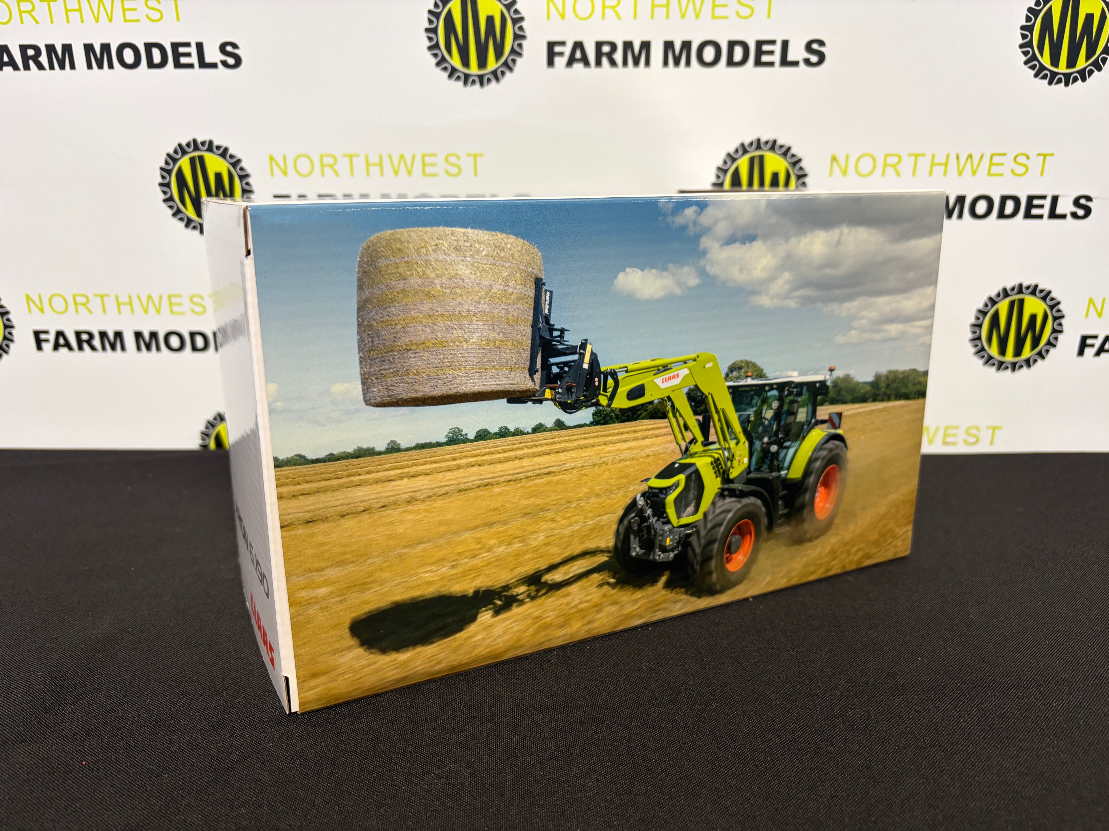 UNIVERSAL HOBBIES 0002675040 1:32 SCALE CLAAS ARION 6.190 CMATIC WITH FL140 FRONT LOADER LIMITED EDITION