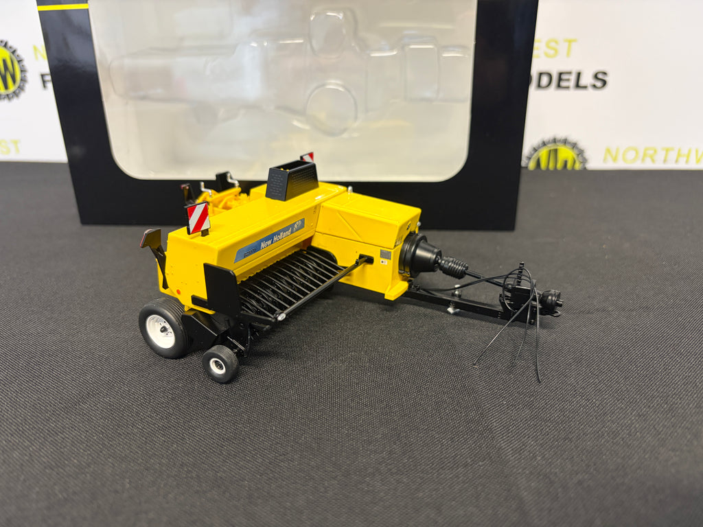 MARGE MODELS 2521 1:32 SCALE NEW HOLLAND BC5070 SMALL SQUARE BALER