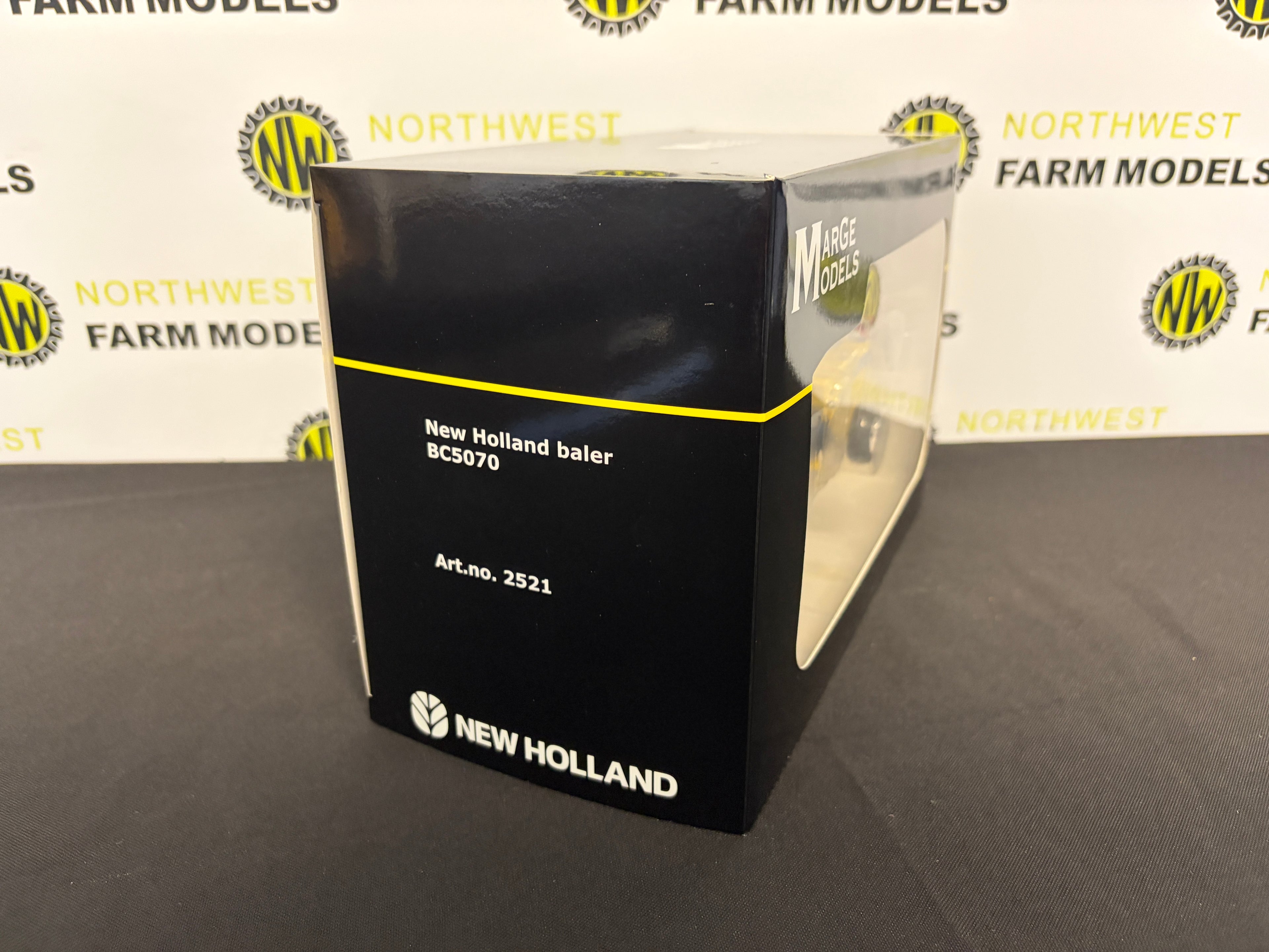 MARGE MODELS 2521 1:32 SCALE NEW HOLLAND BC5070 SMALL SQUARE BALER