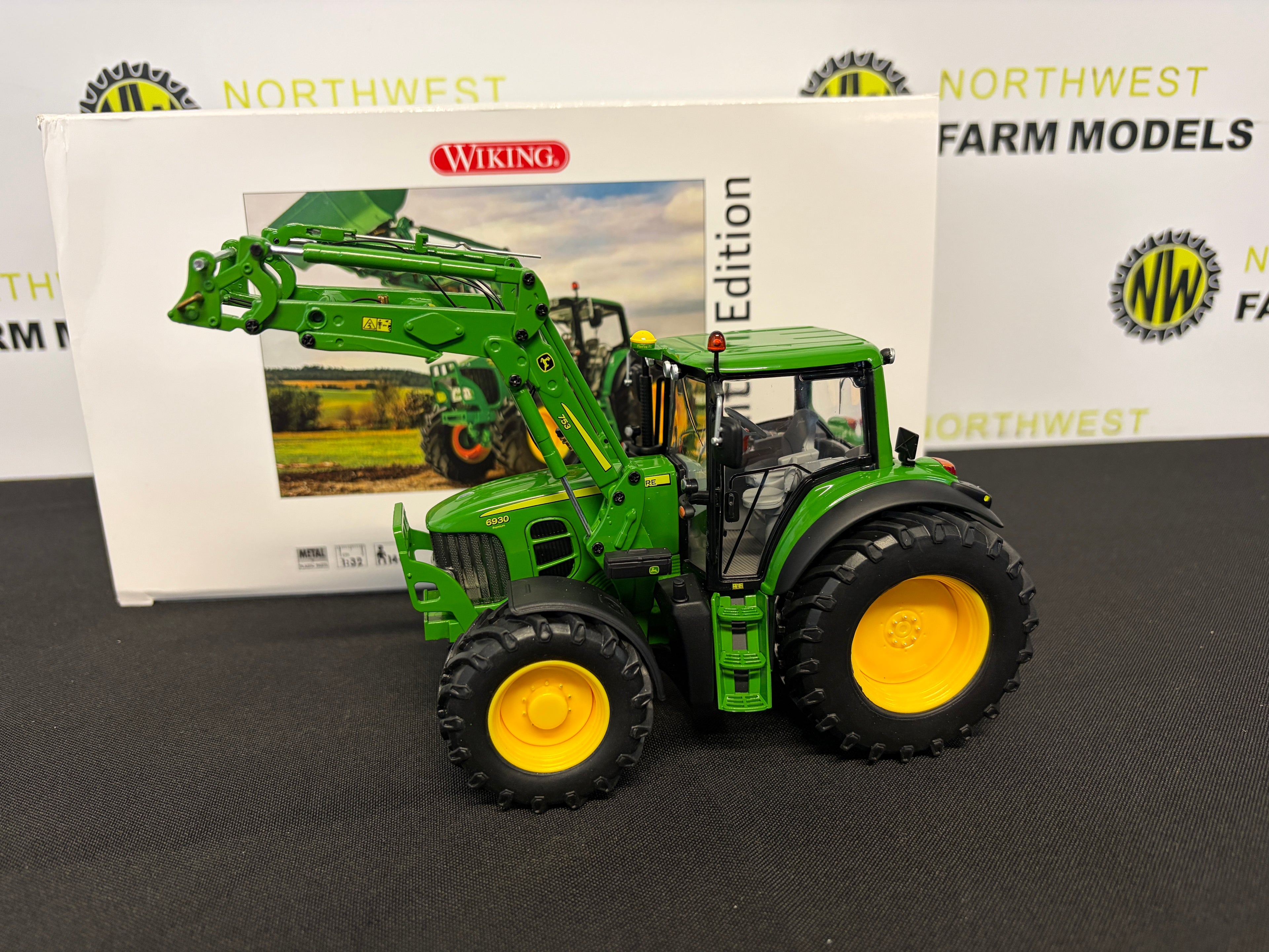WIKING 7466 1:32 SCALE JOHN DEERE 6930 PREMIUM WITH LOADER
