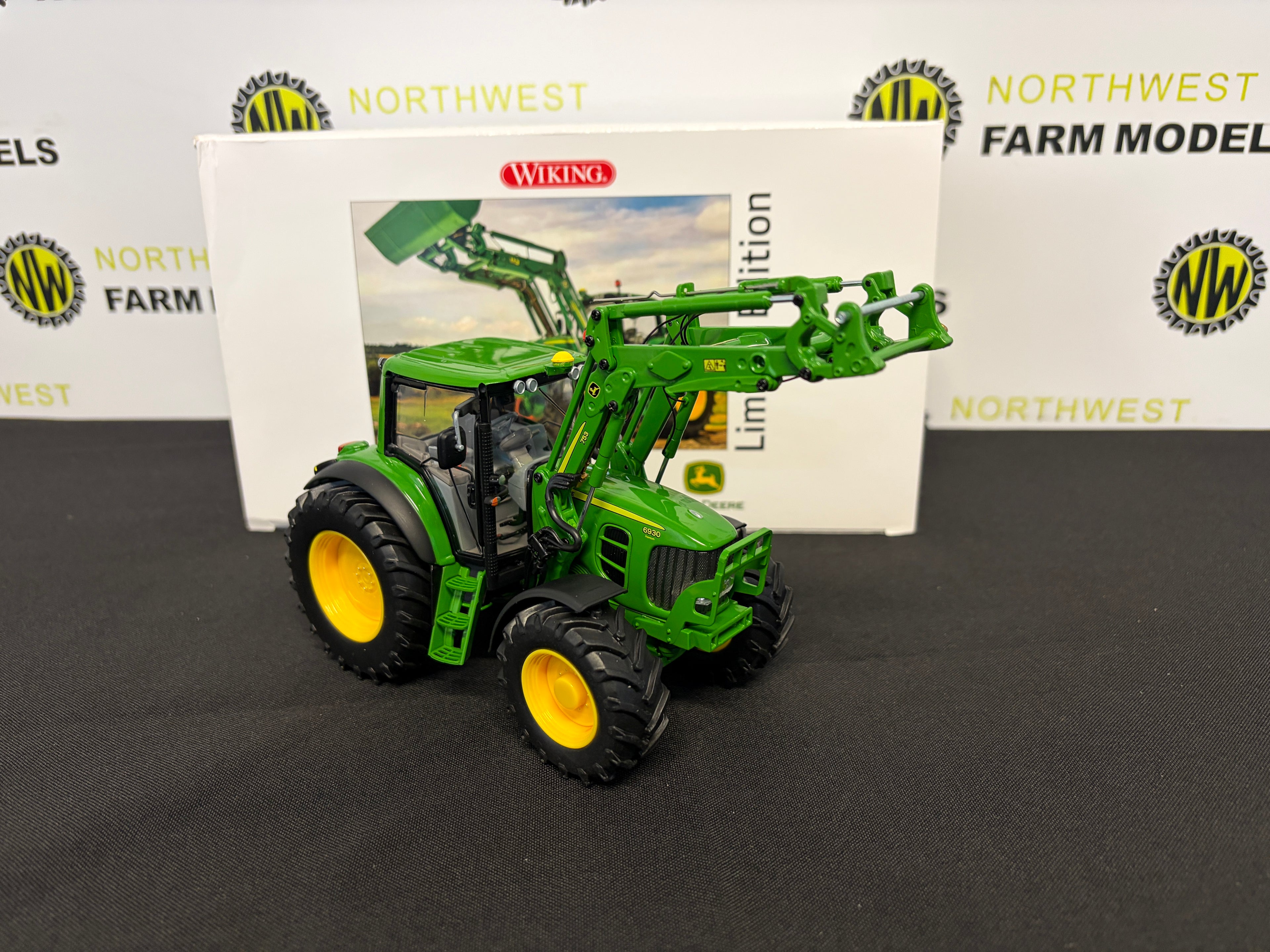 WIKING 7466 1:32 SCALE JOHN DEERE 6930 PREMIUM WITH LOADER