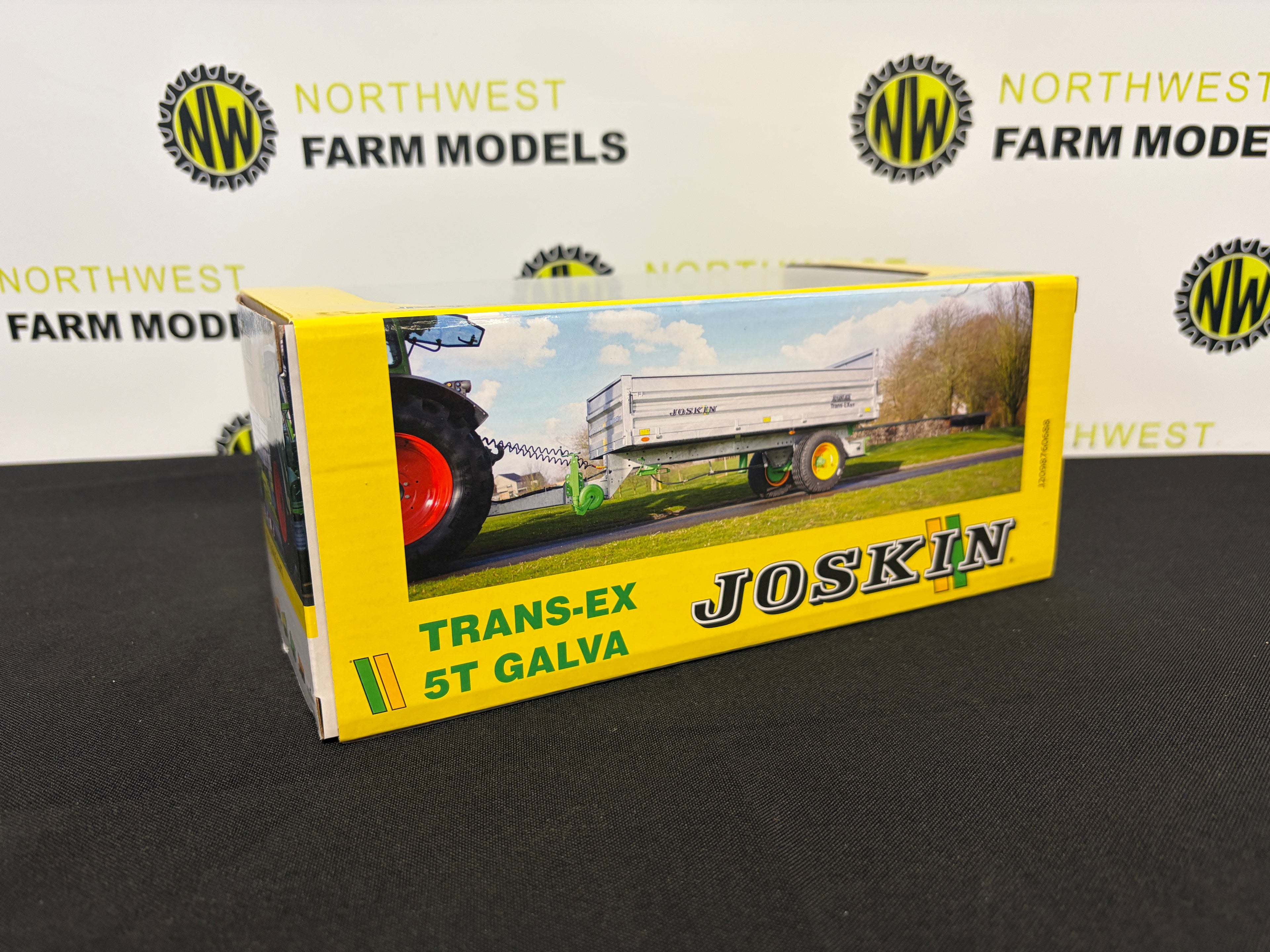 UNIVERSAL HOBBIES 7229 1:32 SCALE JOSKIN TRANS-EX 5T SILVER