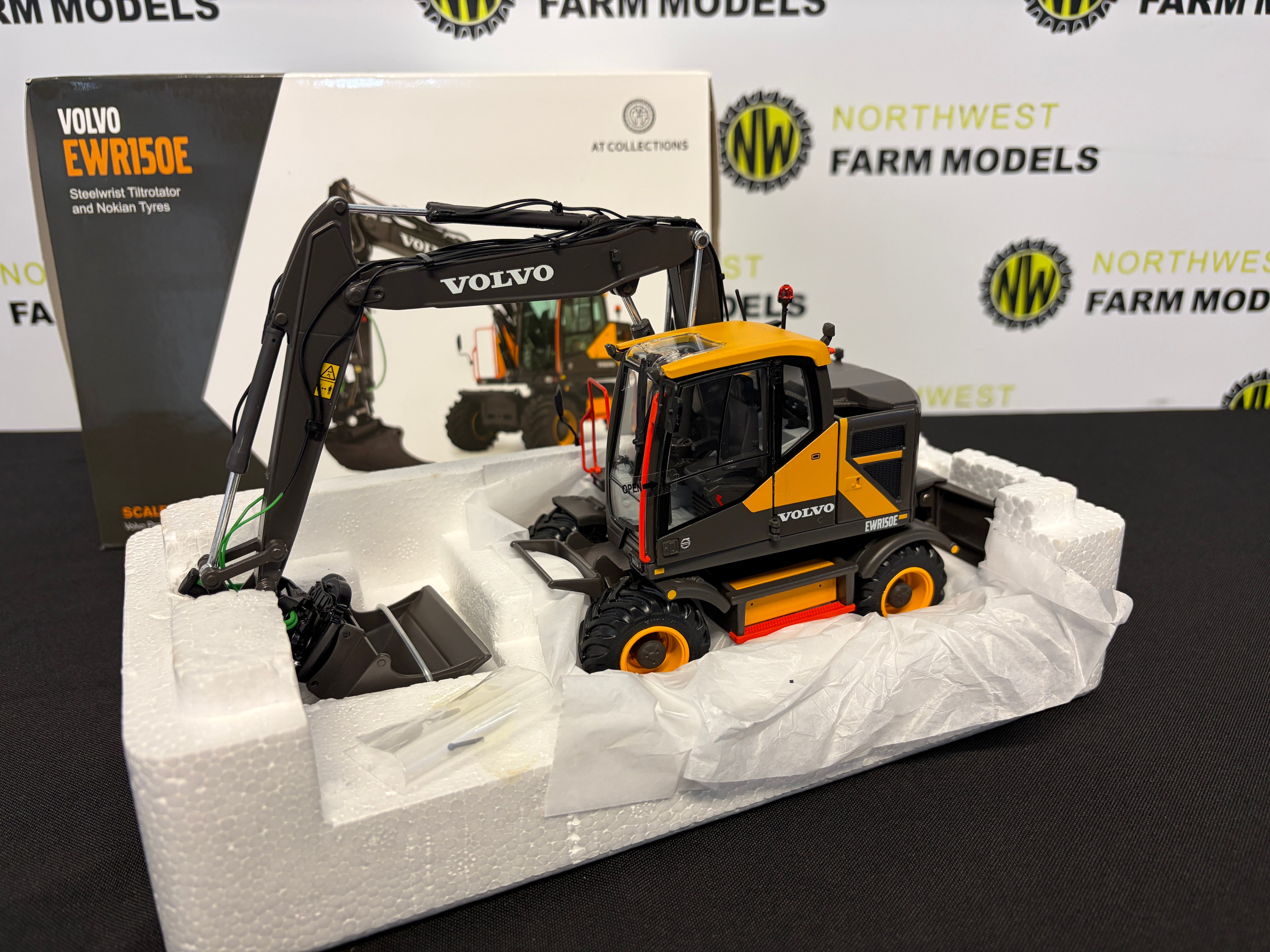 AT COLLECTIONS AT3200100 1:32 SCALE VOLVO EWR150E STEELWRIST TILTROTATOR AND NOKIAN TYRES