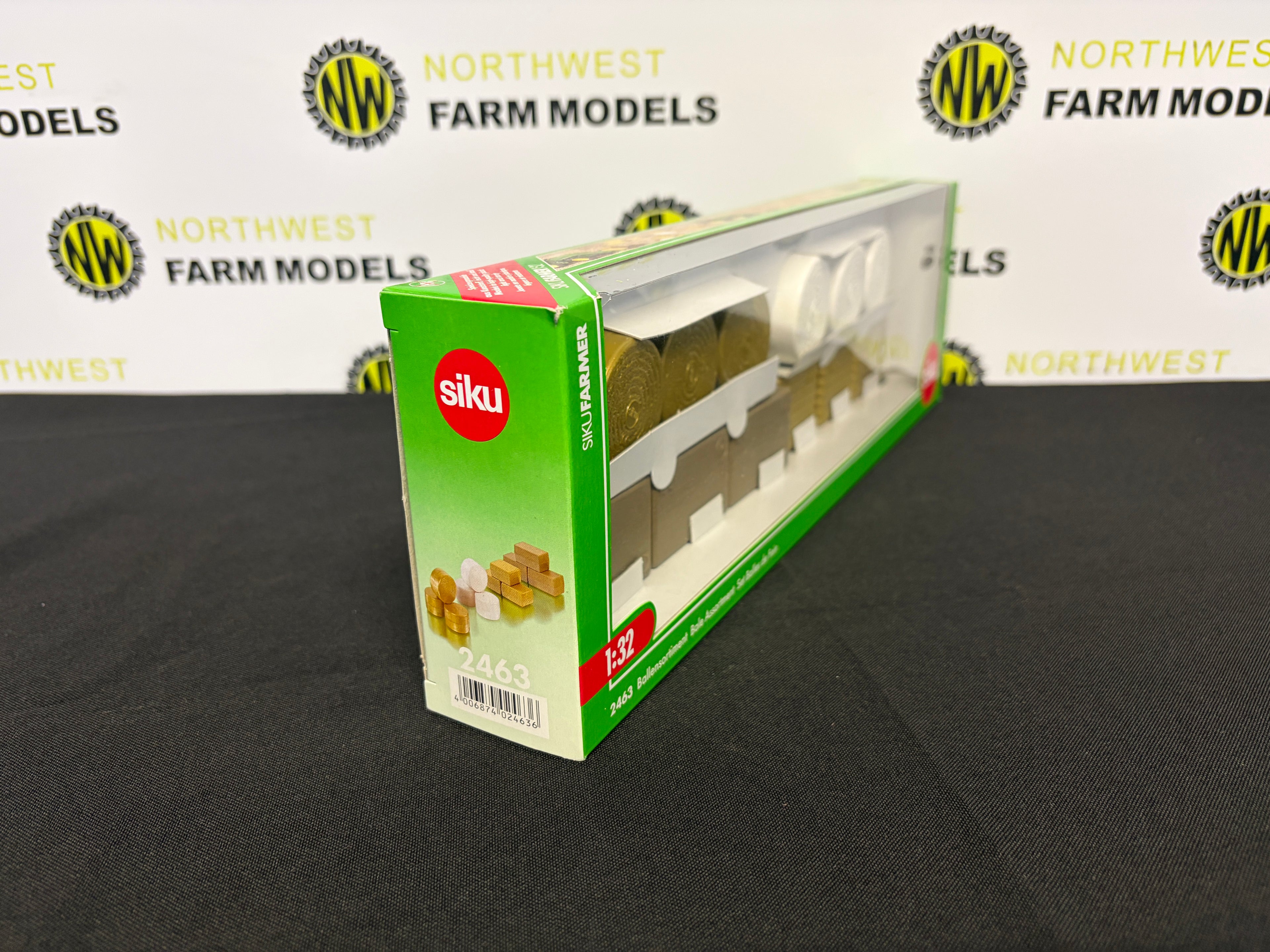 SIKU 2463 1:32 SCALE 12 PACK OF BALES