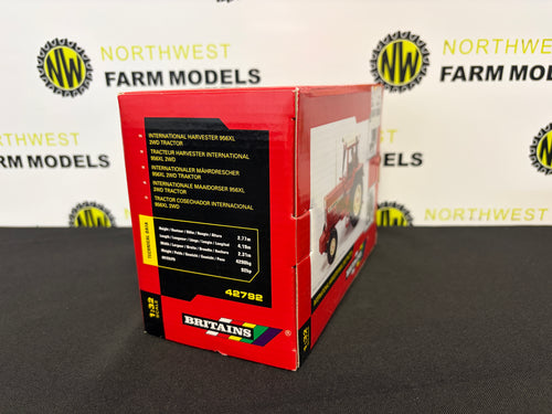 BRITAINS 42792 1:32 SCALE INTERNATIONAL HARVESTER 956XL 2WD TRACTOR