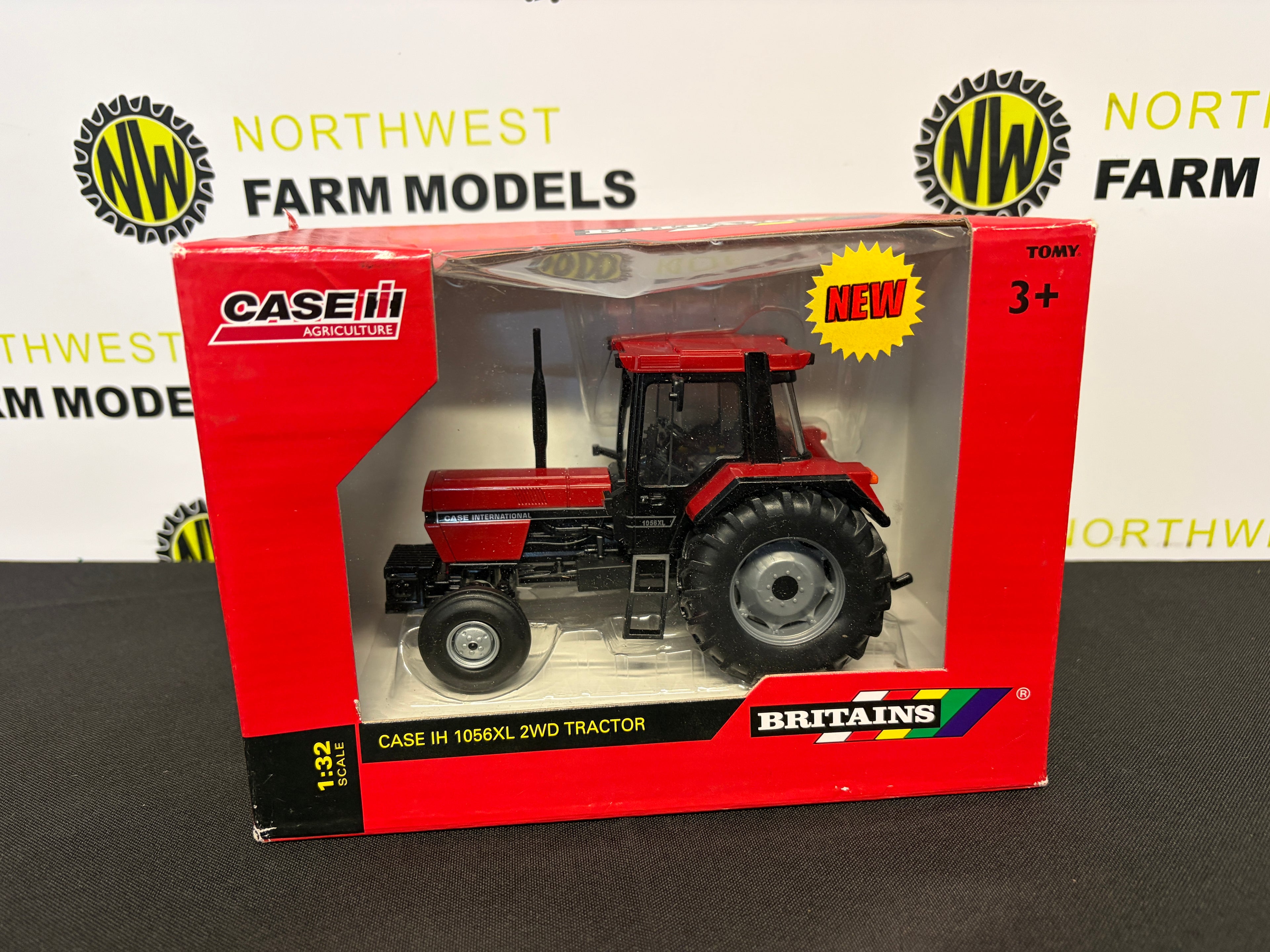 BRITAINS 42793 1:32 SCALE CASE IH 1056 2WD TRACTOR
