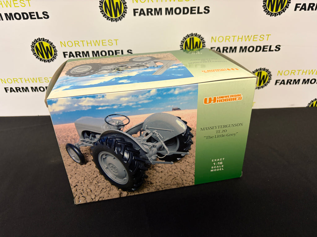 UNIVERSAL HOBBIES 2690 1:16 SCALE FERGUSON TE 20 TRACTOR