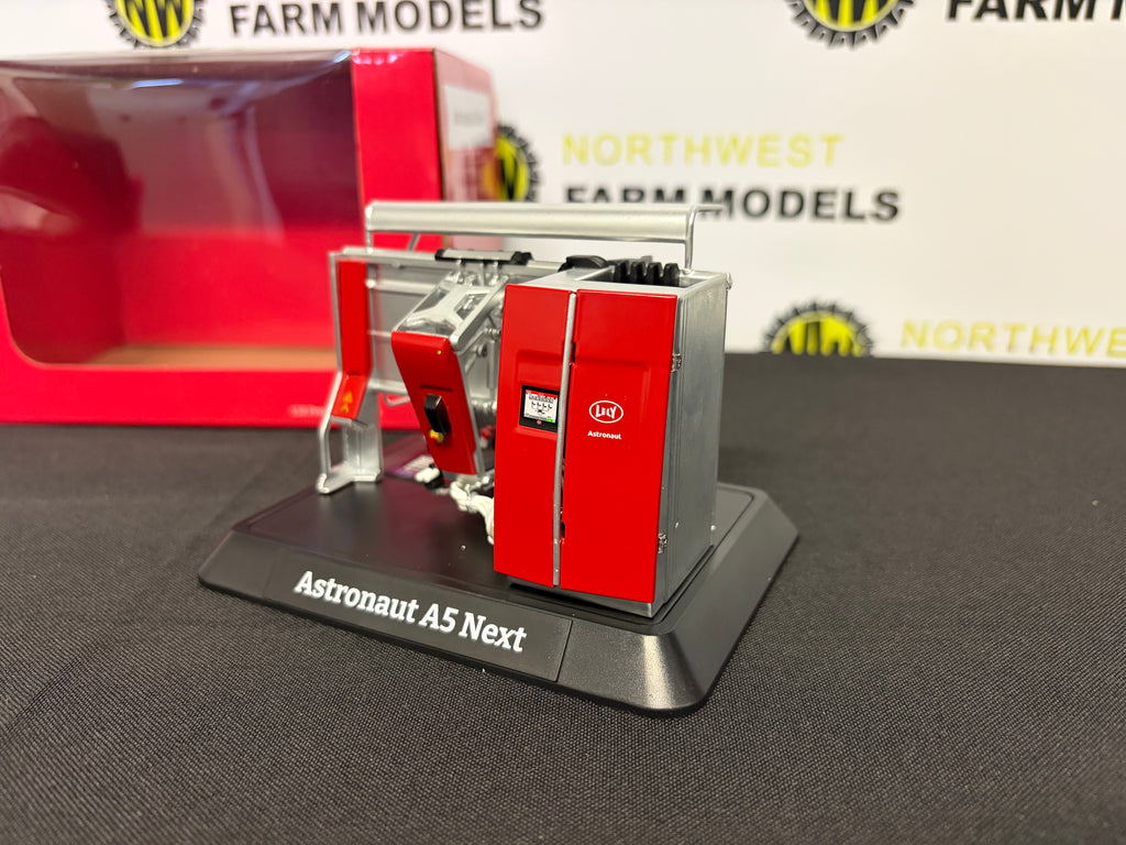 AT COLLECTIONS AT3200500 1:32 SCALE LELY ASTRONAUT A5 MILKING ROBOT