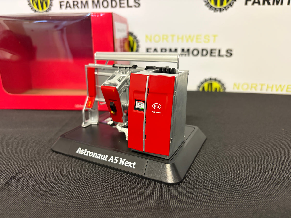 AT COLLECTIONS AT3200500 1:32 SCALE LELY ASTRONAUT A5 MILKING ROBOT