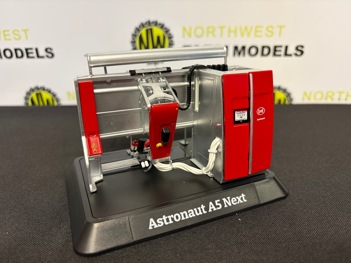 AT COLLECTIONS AT3200500 1:32 SCALE LELY ASTRONAUT A5 MILKING ROBOT