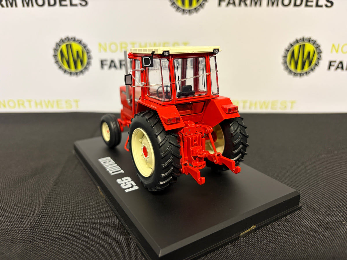 REPLICAGRI 148 1:32 SCALE RENAULT 951 2WD TRACTOR