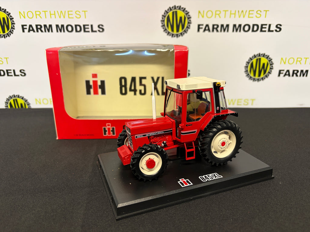 REPLICAGRI 060 1:32 SCALE INTERNATIONAL 845 XL4WD TRACTOR