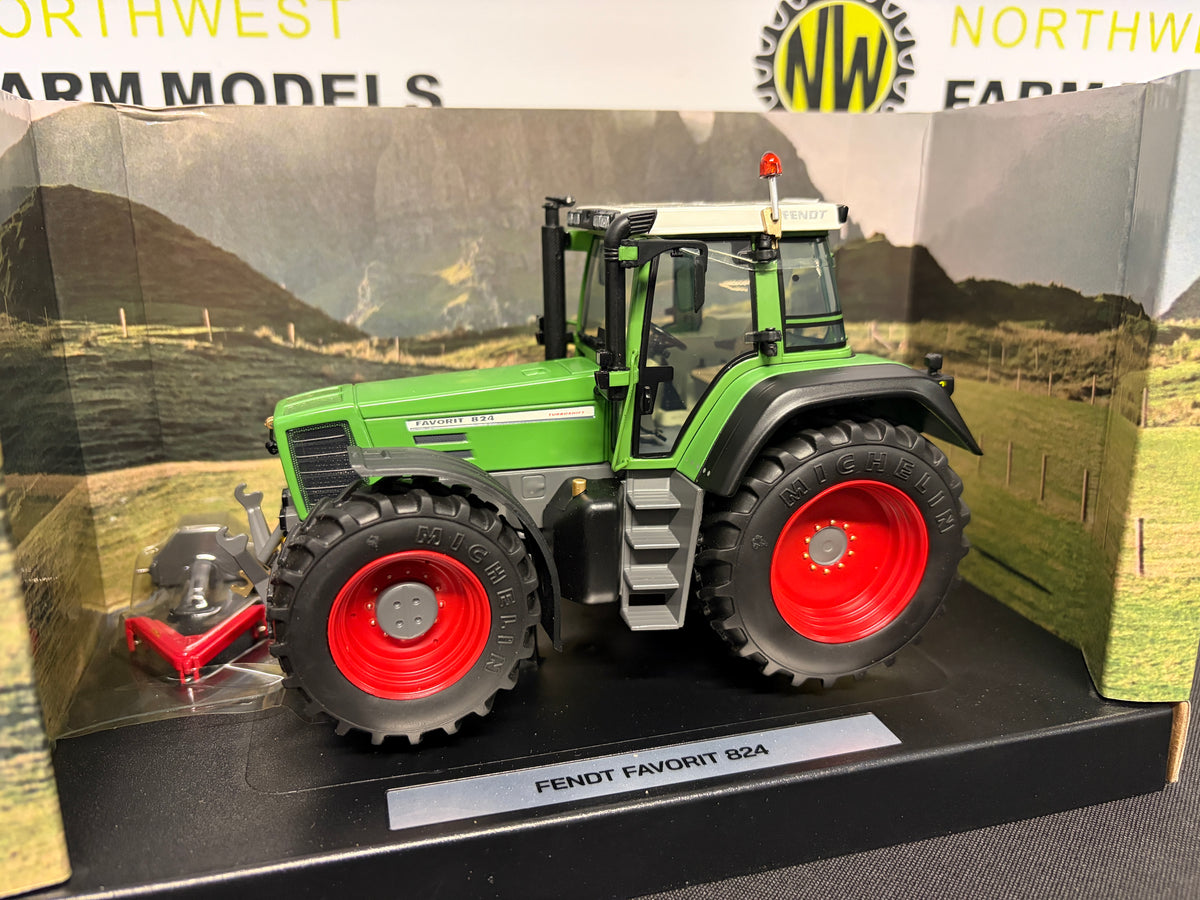 WEISE TOYS 1002 1:32 SCALE FENDT FAVORIT 824 TRACTOR
