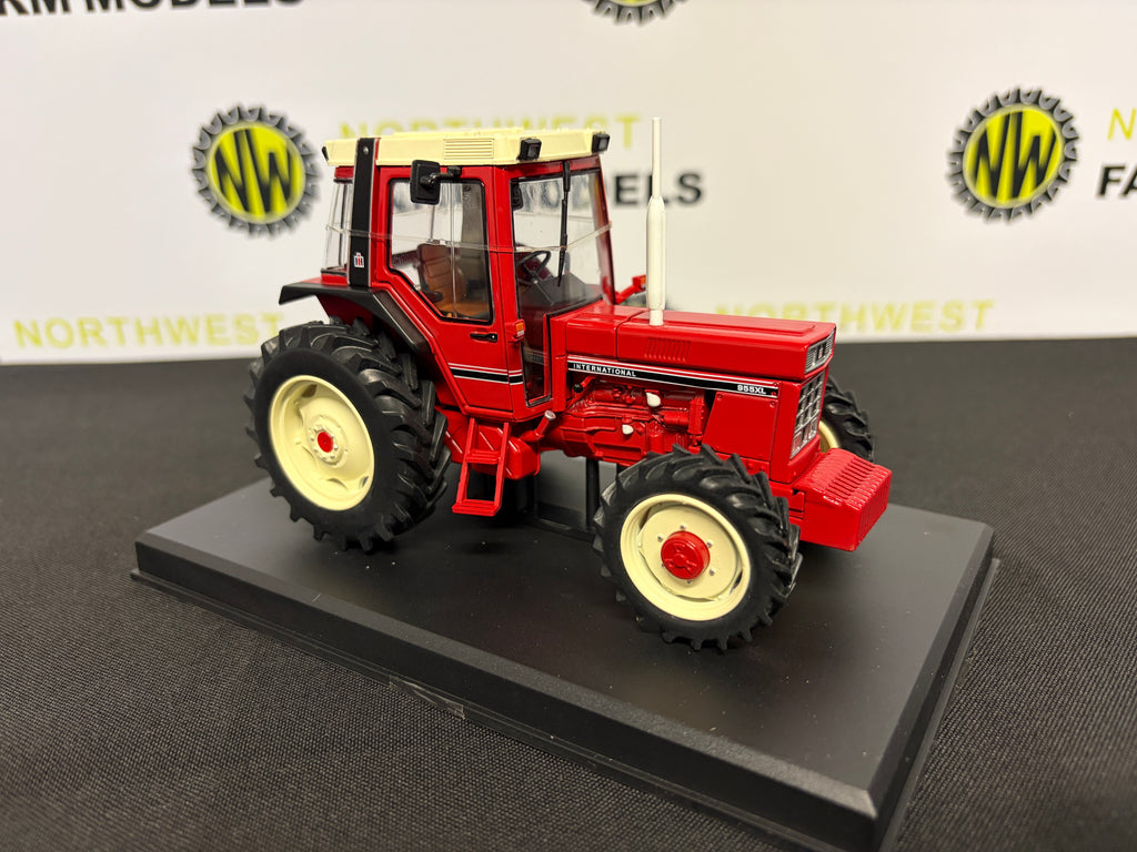 REPLICAGRI 247 1:32 SCALE INTERNATIONAL 955 XL 4WD TRACTOR