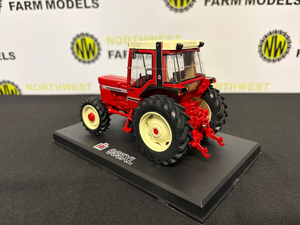 REPLICAGRI 247 1:32 SCALE INTERNATIONAL 955 XL 4WD TRACTOR