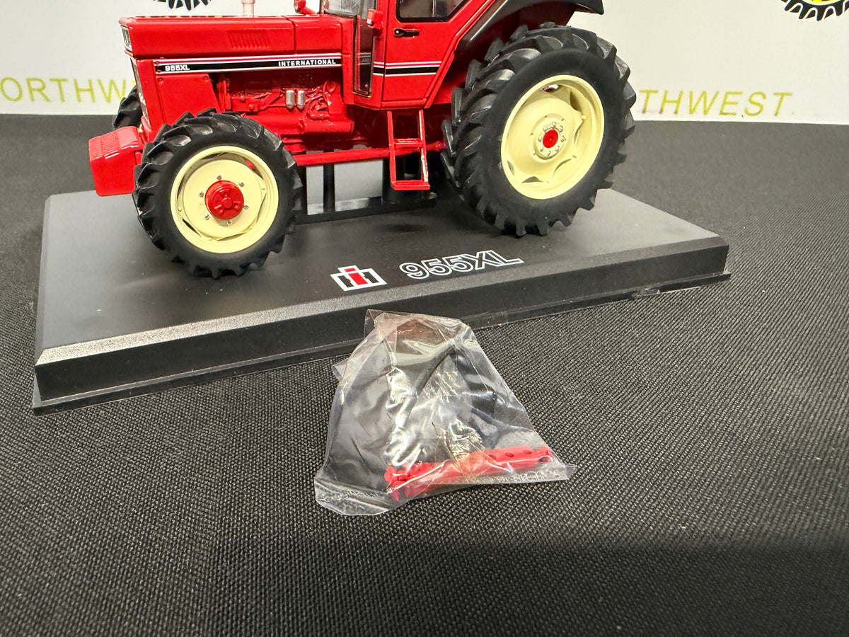 REPLICAGRI 247 1:32 SCALE INTERNATIONAL 955 XL 4WD TRACTOR