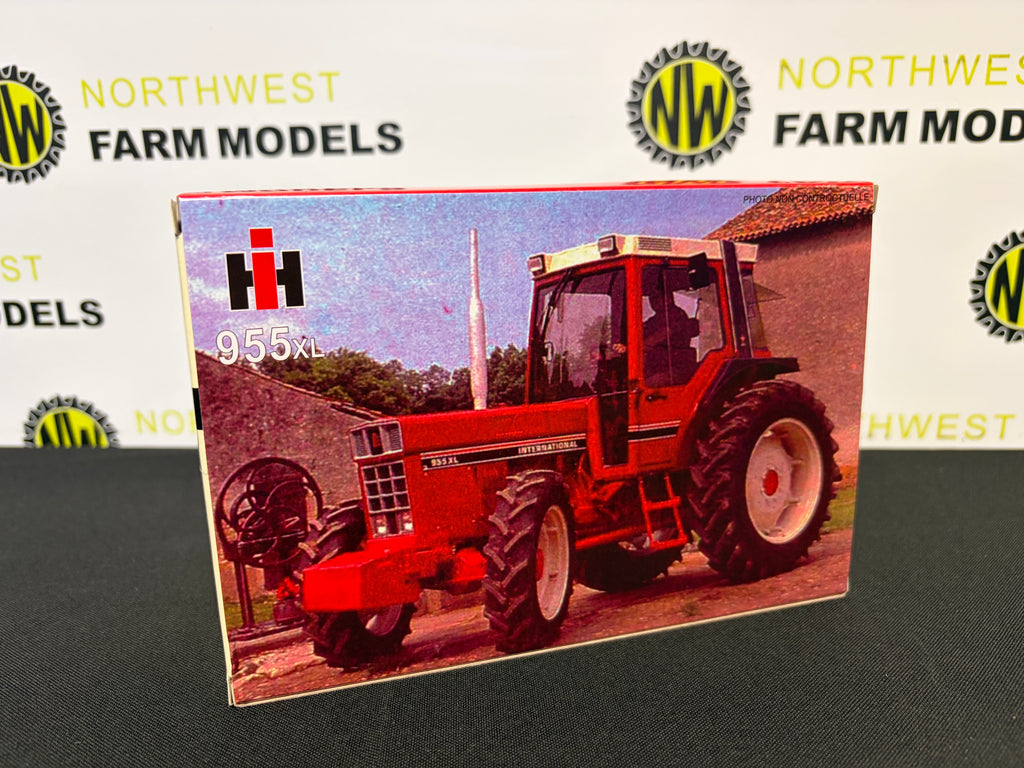 REPLICAGRI 247 1:32 SCALE INTERNATIONAL 955 XL 4WD TRACTOR