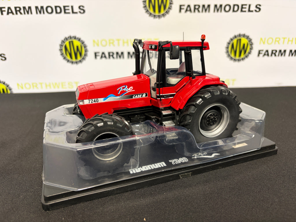 REPLICAGRI 136 1:32 SCALE CASE IH MAGNUM 7240 WITH FRONT AND REAR DUAL WHEELS