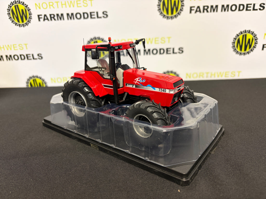 REPLICAGRI 136 1:32 SCALE CASE IH MAGNUM 7240 WITH FRONT AND REAR DUAL WHEELS