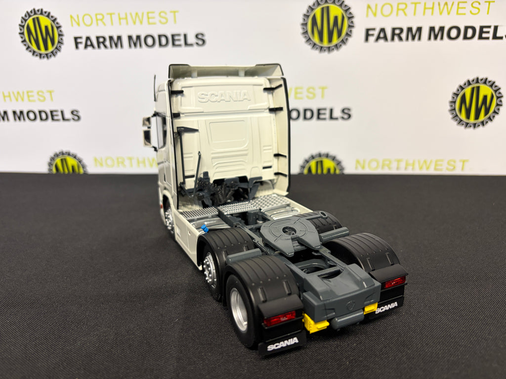MARGE MODELS 2015-01 1:32 SCALE SCANIA R500 6X2 WHITE TRACTOR UNIT
