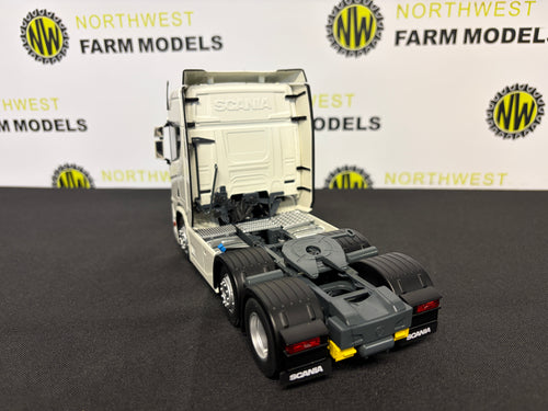 MARGE MODELS 2015-01 1:32 SCALE SCANIA R500 6X2 WHITE TRACTOR UNIT