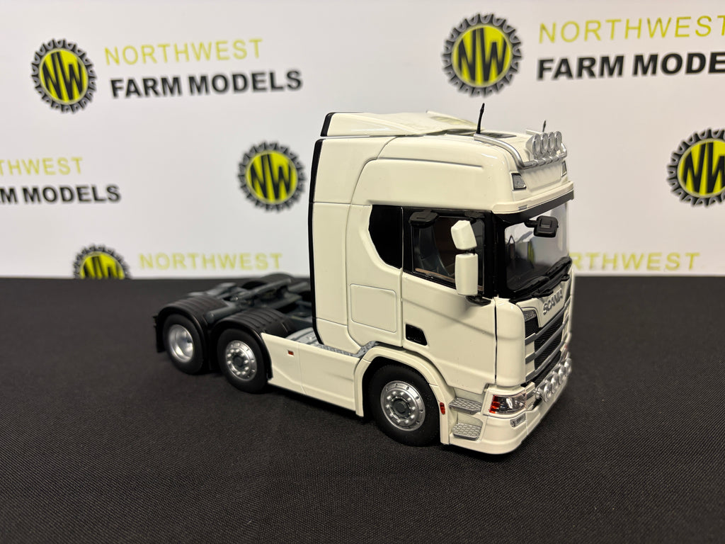 MARGE MODELS 2015-01 1:32 SCALE SCANIA R500 6X2 WHITE TRACTOR UNIT