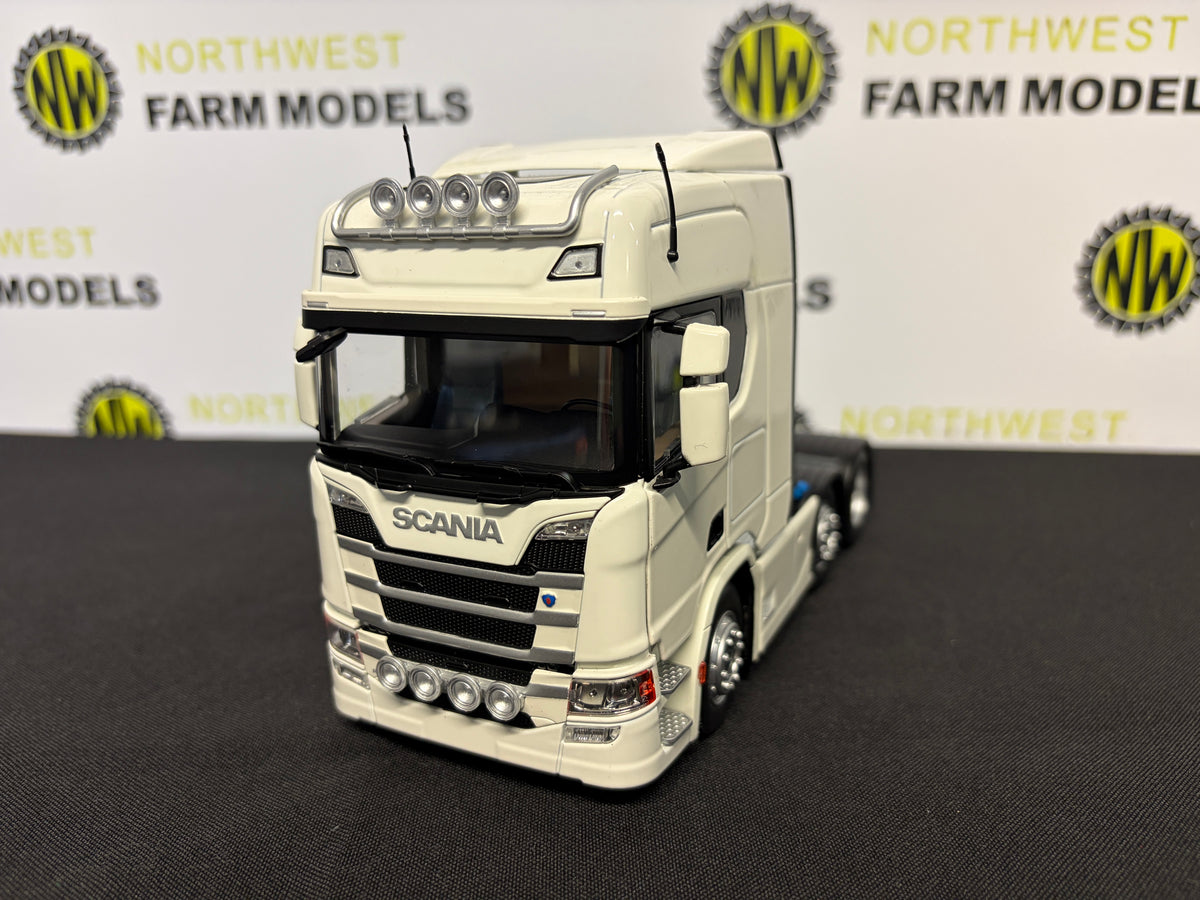 MARGE MODELS 2015-01 1:32 SCALE SCANIA R500 6X2 WHITE TRACTOR UNIT