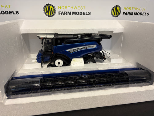 UNIVERSAL HOBBIES 1:32 SCALE NEW HOLLAND CR 10.90 COMBINE HARVESTER "BLUE POWER"