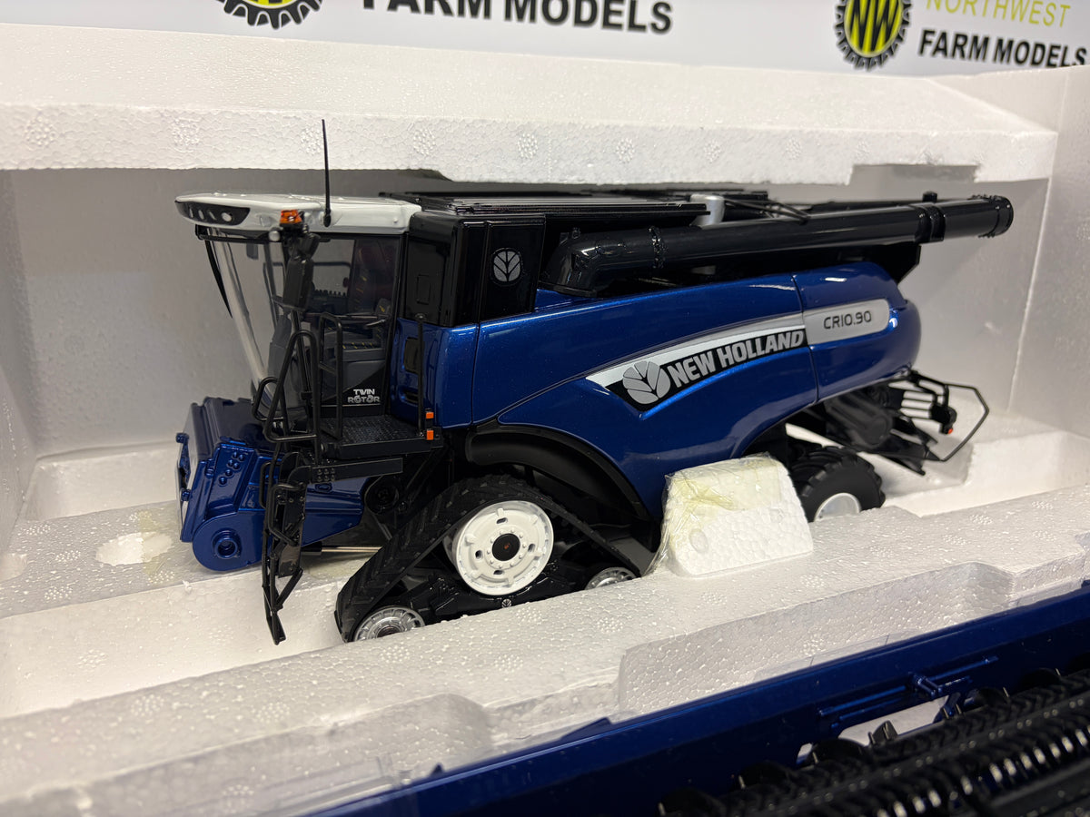 UNIVERSAL HOBBIES 1:32 SCALE NEW HOLLAND CR 10.90 COMBINE HARVESTER "BLUE POWER"