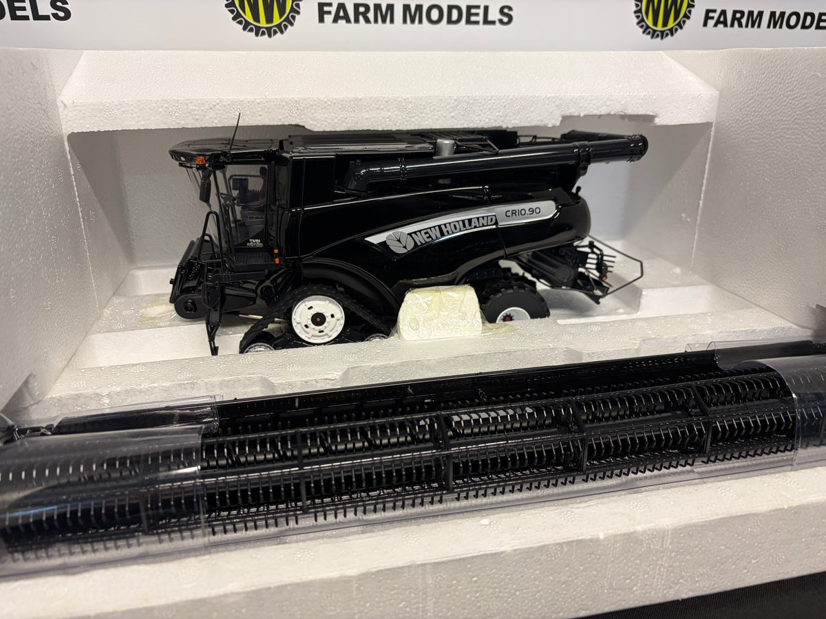 UNIVERSAL HOBBIES 1:32 SCALE NEW HOLLAND CR 10.90 COMBINE HARVESTER "BLACK EDITION"