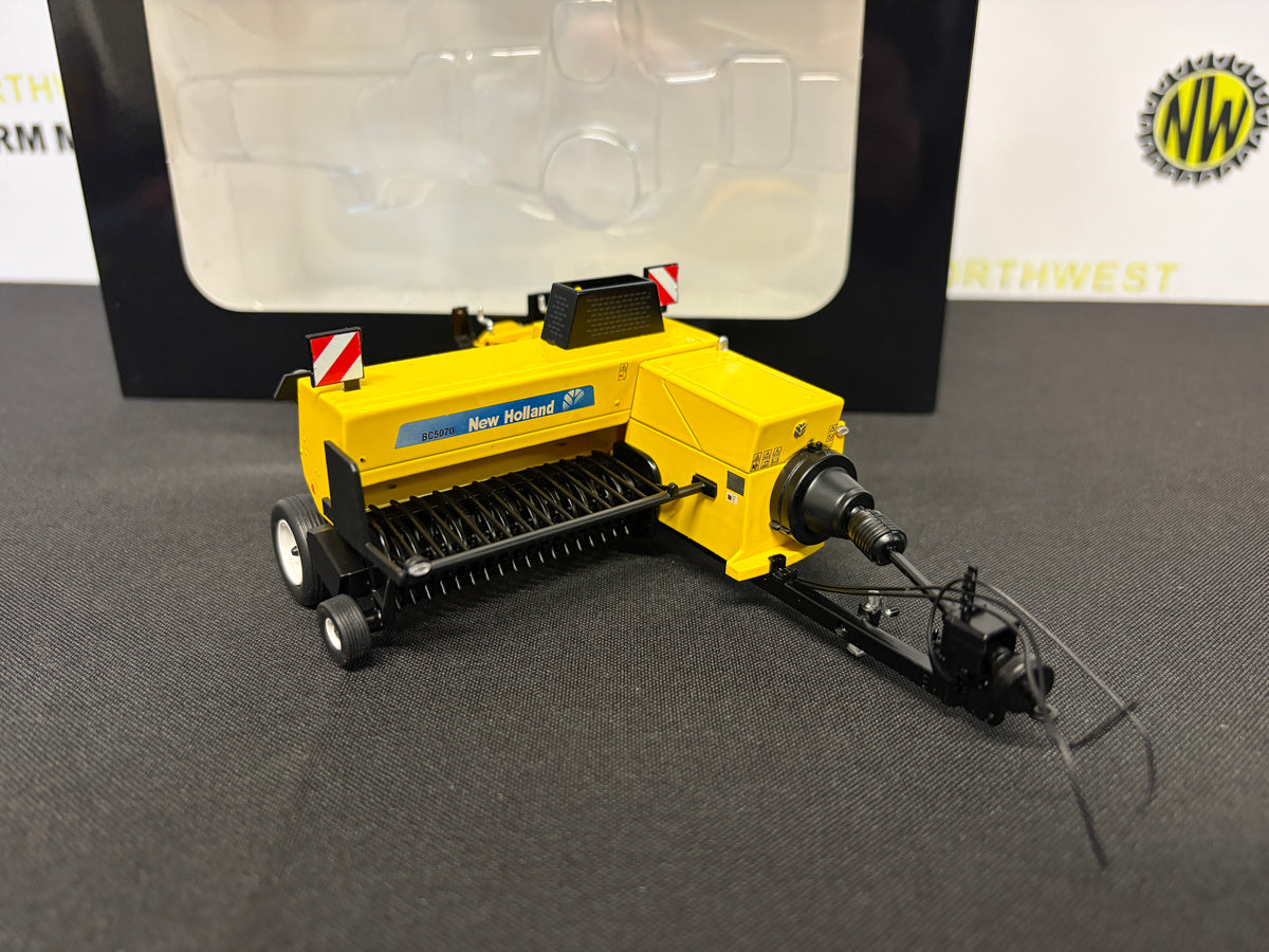 MARGE MODELS 2521 1:32 SCALE NEW HOLLAND BC5070 SMALL SQUARE BALER
