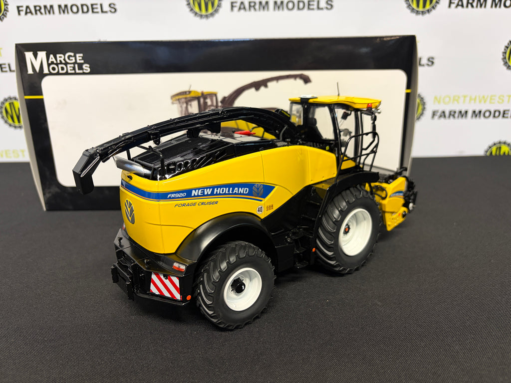 MARGE MODELS 2228 1:32 SCALE NEW HOLLAND FR920 FORAGE HARVESTER WITH GRASS AND MAIZE HEADER