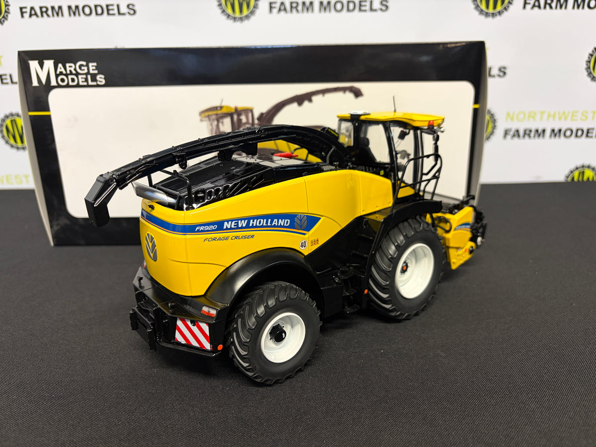 MARGE MODELS 2228 1:32 SCALE NEW HOLLAND FR920 FORAGE HARVESTER WITH GRASS AND MAIZE HEADER