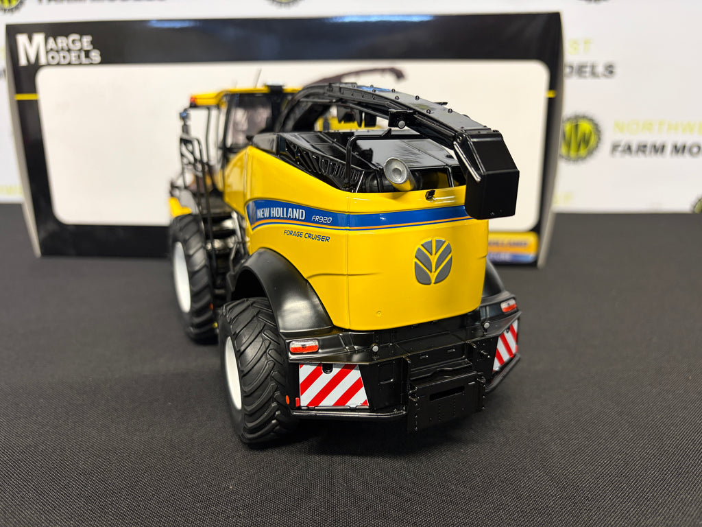 MARGE MODELS 2228 1:32 SCALE NEW HOLLAND FR920 FORAGE HARVESTER WITH GRASS AND MAIZE HEADER