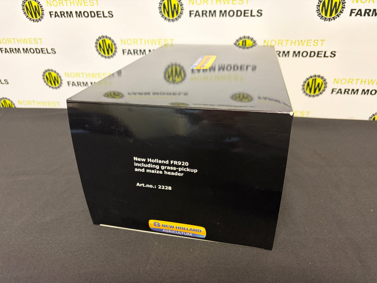 MARGE MODELS 2228 1:32 SCALE NEW HOLLAND FR920 FORAGE HARVESTER WITH GRASS AND MAIZE HEADER