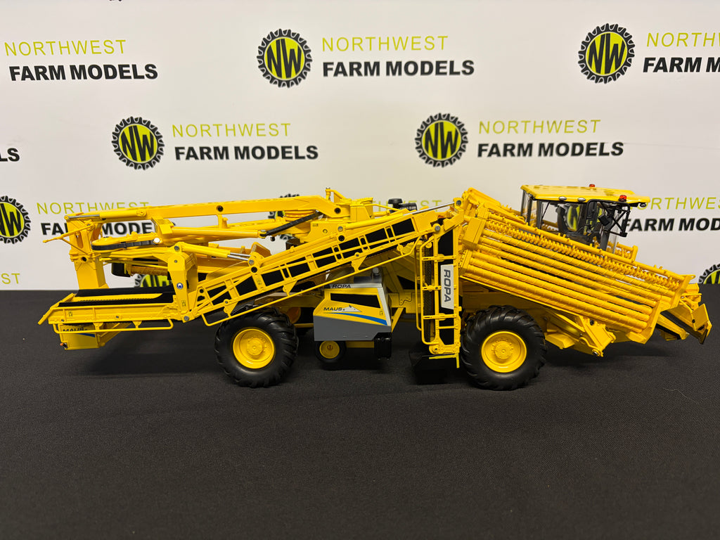 WIKING 013018300 1:32 SCALE ROPA MAUS 6 SUGAR BEET LOADER DEALER BOX